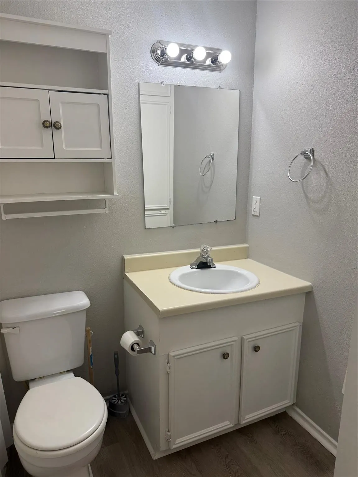 Triplex For Rent in Kaufman County , 304 E Hickory Street B, Kaufman, Texas 75142, 3 Bedroom, 2 Bathroom, Garage spaces, 1,045 Sqft, built in 1992, Preowned, mls#21207607, Real Estate Agent in Kaufman, Homes For Rent in Kaufman county, Homes For Rent in Kaufman, Realtor in Kaufman Texas, Real Estate Brokerage Independent Realty Texas, Luminita Cordes Realtor