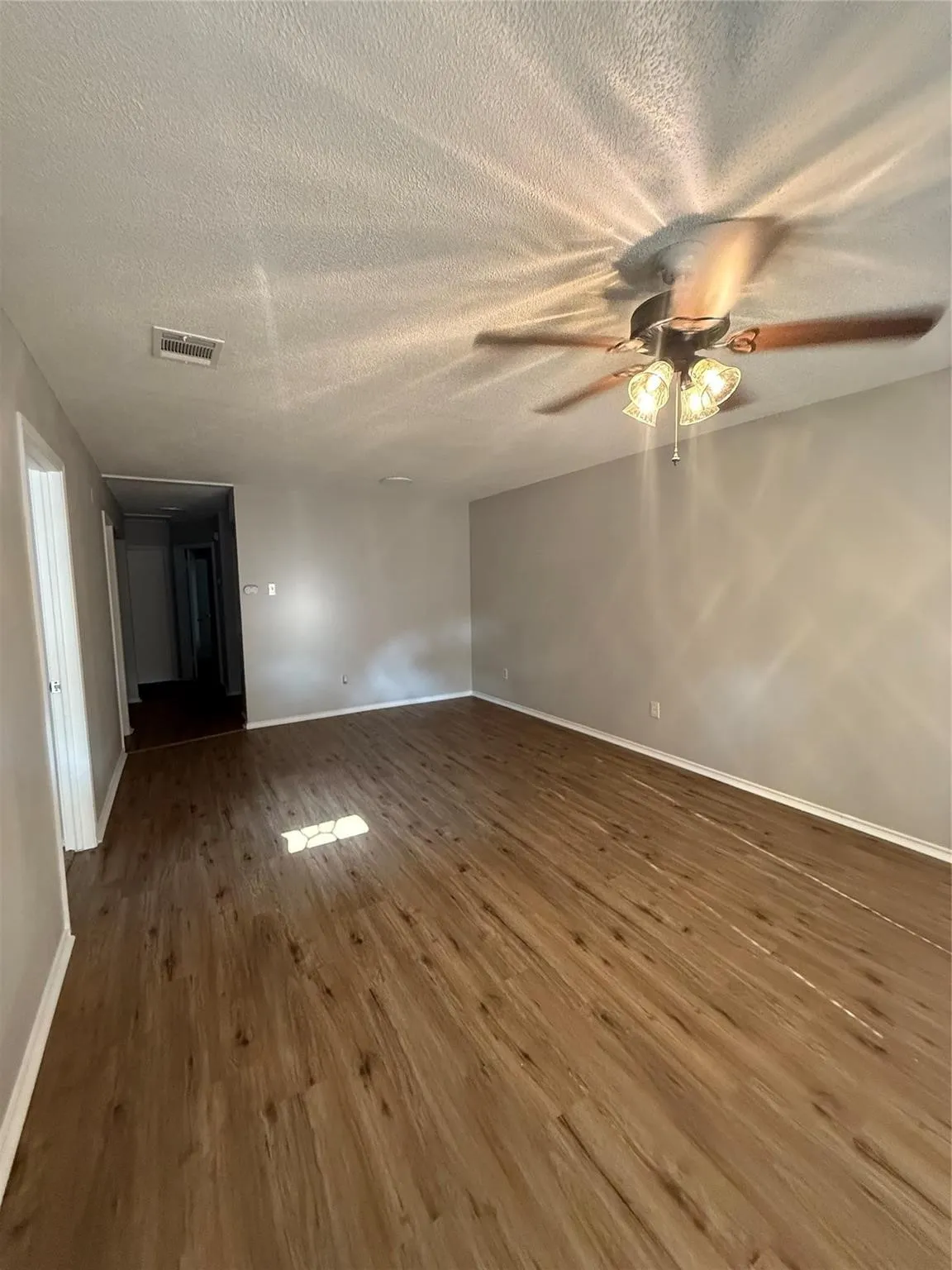 Triplex For Rent in Kaufman County , 304 E Hickory Street B, Kaufman, Texas 75142, 3 Bedroom, 2 Bathroom, Garage spaces, 1,045 Sqft, built in 1992, Preowned, mls#21207607, Real Estate Agent in Kaufman, Homes For Rent in Kaufman county, Homes For Rent in Kaufman, Realtor in Kaufman Texas, Real Estate Brokerage Independent Realty Texas, Luminita Cordes Realtor