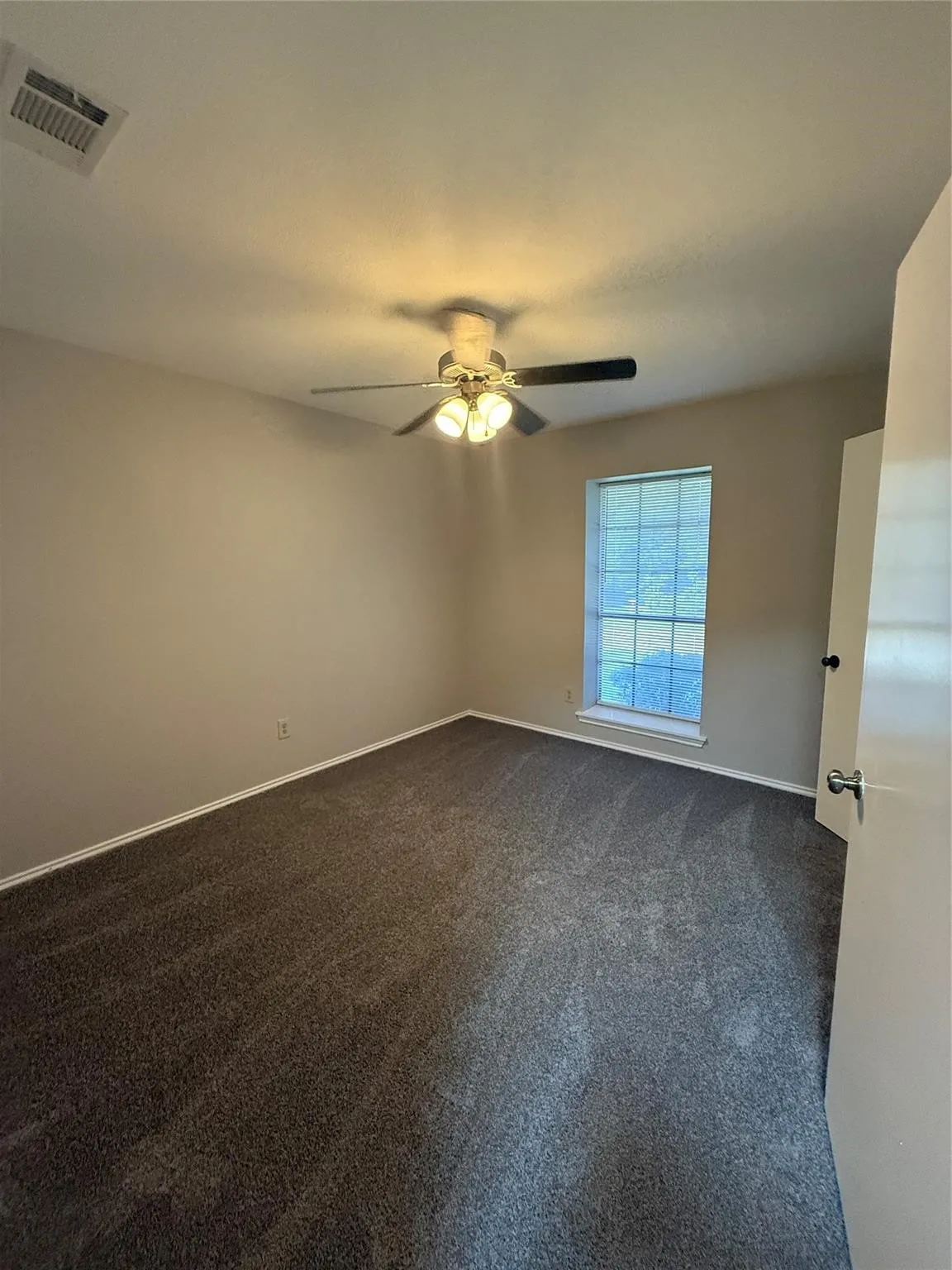 Triplex For Rent in Kaufman County , 304 E Hickory Street B, Kaufman, Texas 75142, 3 Bedroom, 2 Bathroom, Garage spaces, 1,045 Sqft, built in 1992, Preowned, mls#21207607, Real Estate Agent in Kaufman, Homes For Rent in Kaufman county, Homes For Rent in Kaufman, Realtor in Kaufman Texas, Real Estate Brokerage Independent Realty Texas, Luminita Cordes Realtor