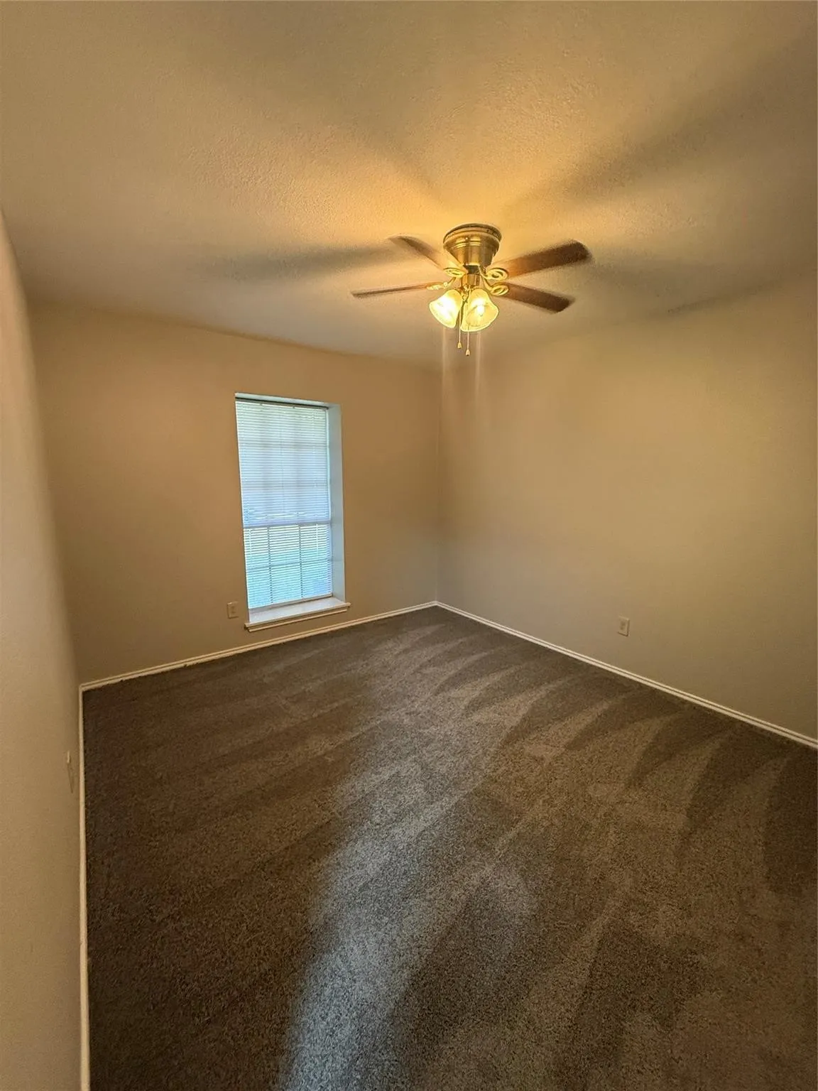 Triplex For Rent in Kaufman County , 304 E Hickory Street B, Kaufman, Texas 75142, 3 Bedroom, 2 Bathroom, Garage spaces, 1,045 Sqft, built in 1992, Preowned, mls#21207607, Real Estate Agent in Kaufman, Homes For Rent in Kaufman county, Homes For Rent in Kaufman, Realtor in Kaufman Texas, Real Estate Brokerage Independent Realty Texas, Luminita Cordes Realtor
