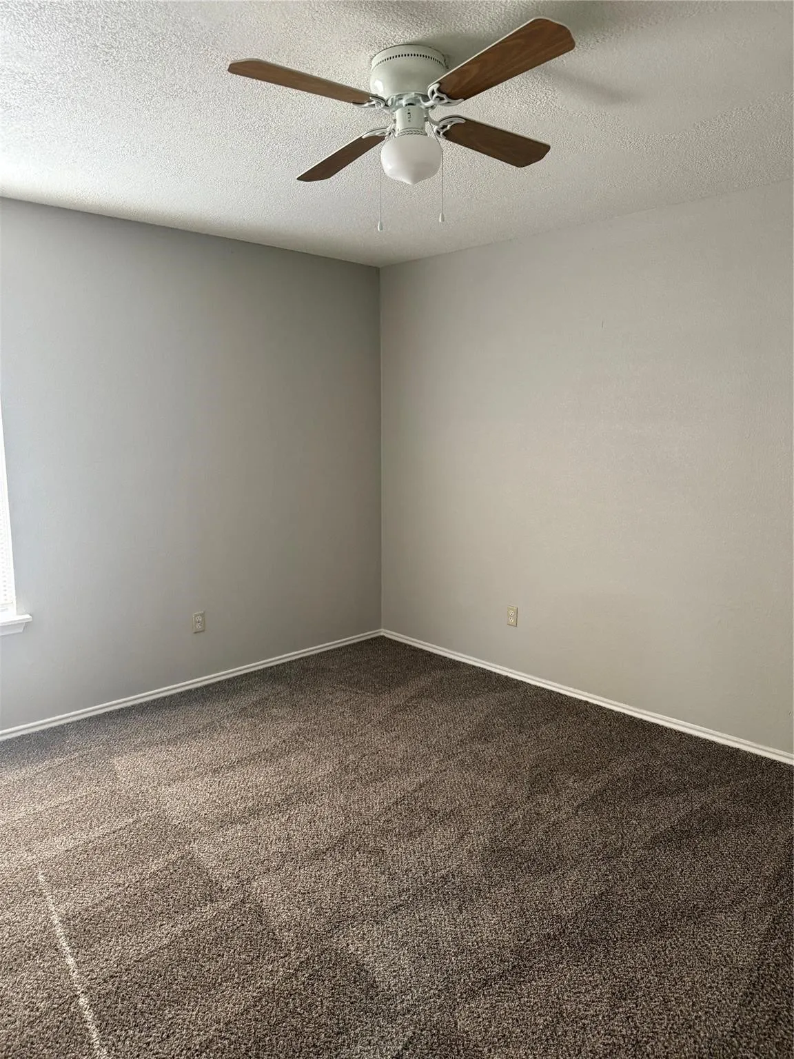 Triplex For Rent in Kaufman County , 304 E Hickory Street B, Kaufman, Texas 75142, 3 Bedroom, 2 Bathroom, Garage spaces, 1,045 Sqft, built in 1992, Preowned, mls#21207607, Real Estate Agent in Kaufman, Homes For Rent in Kaufman county, Homes For Rent in Kaufman, Realtor in Kaufman Texas, Real Estate Brokerage Independent Realty Texas, Luminita Cordes Realtor
