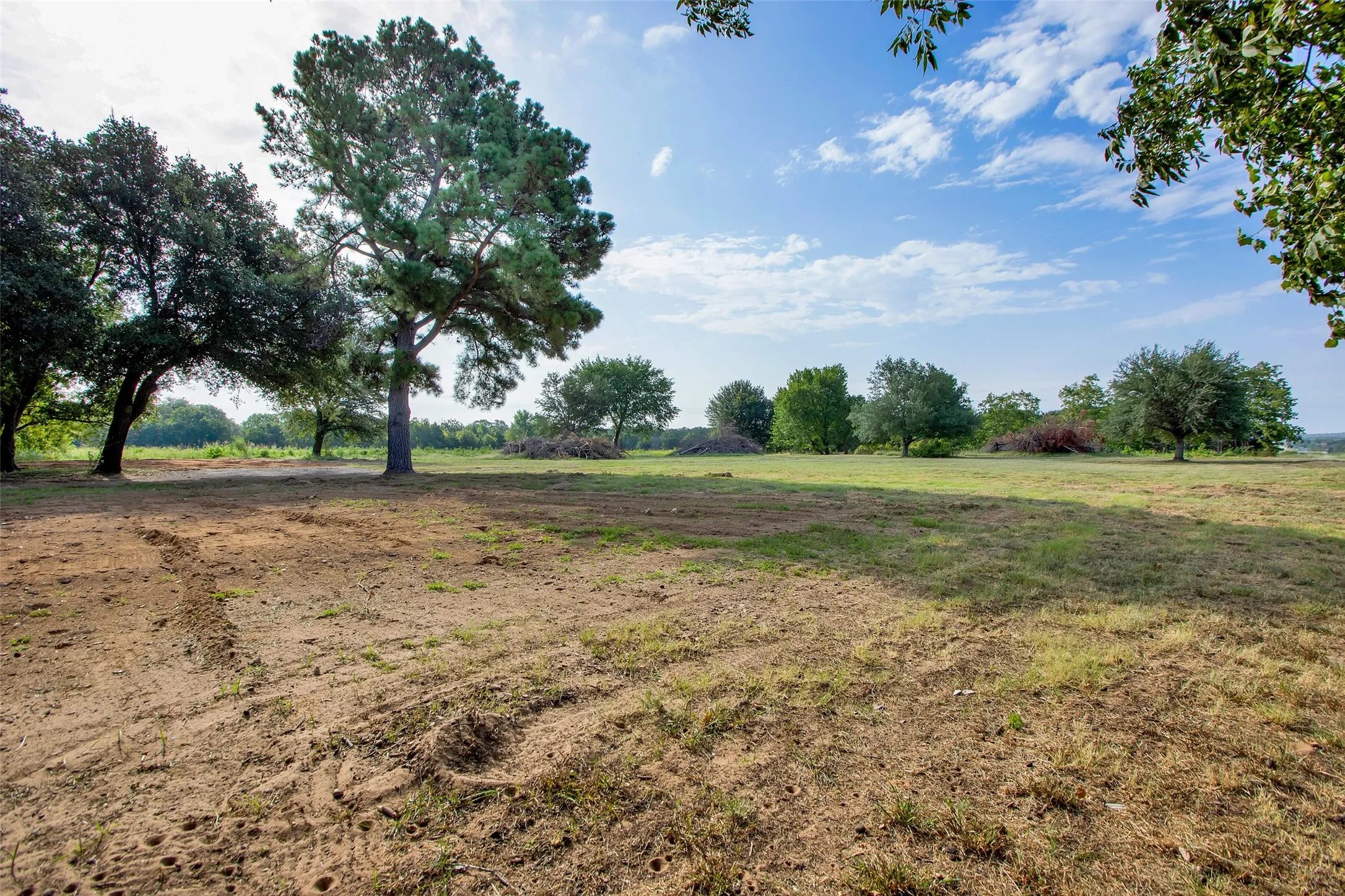 Unimproved Land For Sale in Grayson County , 000 Stafford Drive, Denison, Texas 75020, 0, 0, Garage spaces, 0 Sqft, built in 0, Price $2,800,000, mls#21207553, Real Estate Agent in Denison, Homes For Sale in Grayson county, Homes For Sale in Denison, Realtor in Denison Texas, Real Estate Brokerage Independent Realty Texas, Luminita Cordes Realtor