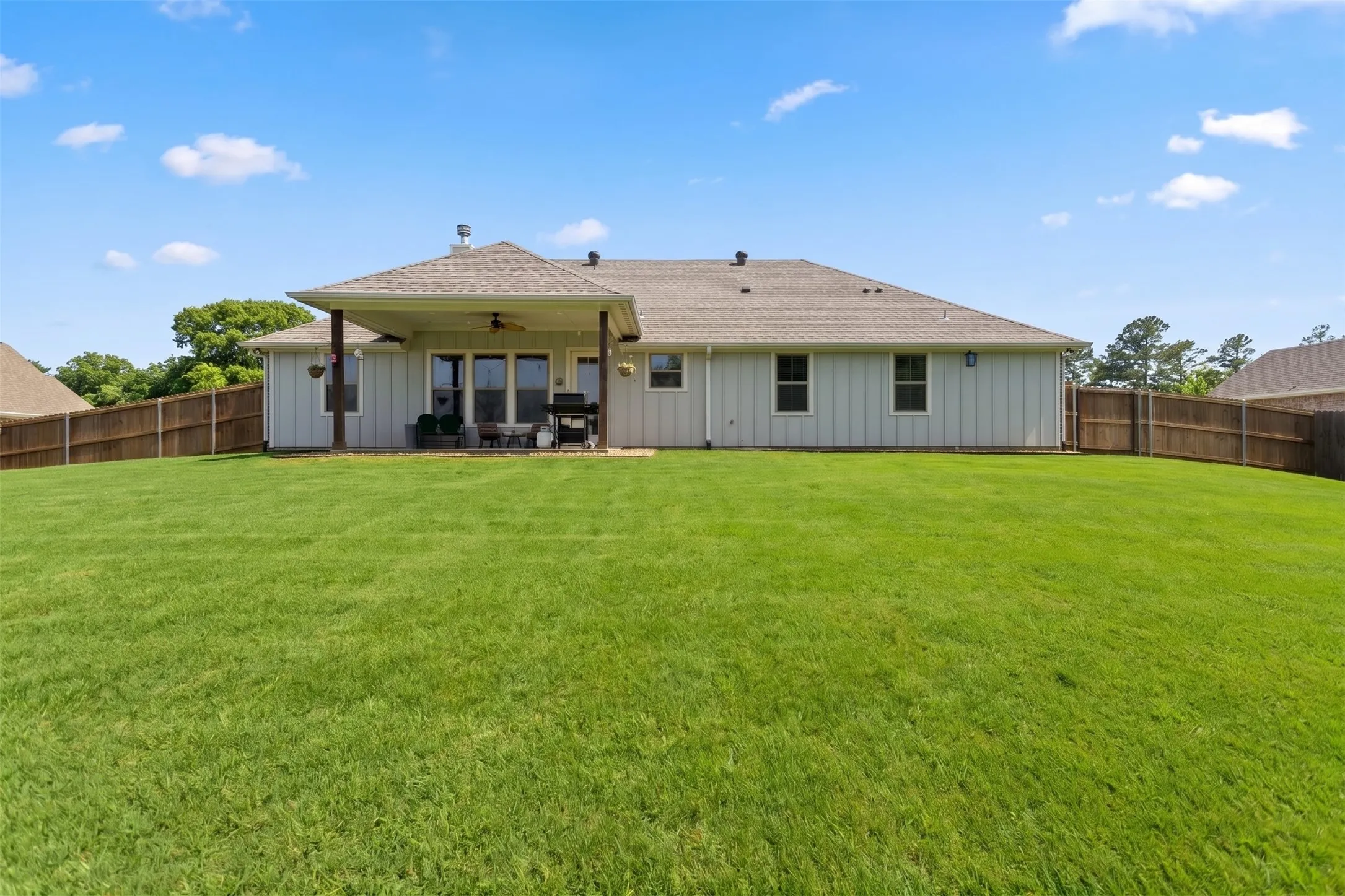 Single Family Residence For Sale in Smith County , 18341 Timber Oaks Drive, Lindale, Texas 75771, 4 Bedroom, 2 Bathroom, 2 Garage spaces, 1,945 Sqft, built in 2021, mls#21207638, Real Estate Agent in Lindale, Homes For Sale in Smith county, Homes For Sale in Lindale, Realtor in Lindale Texas, Real Estate Brokerage Independent Realty Texas, Luminita Cordes Realtor