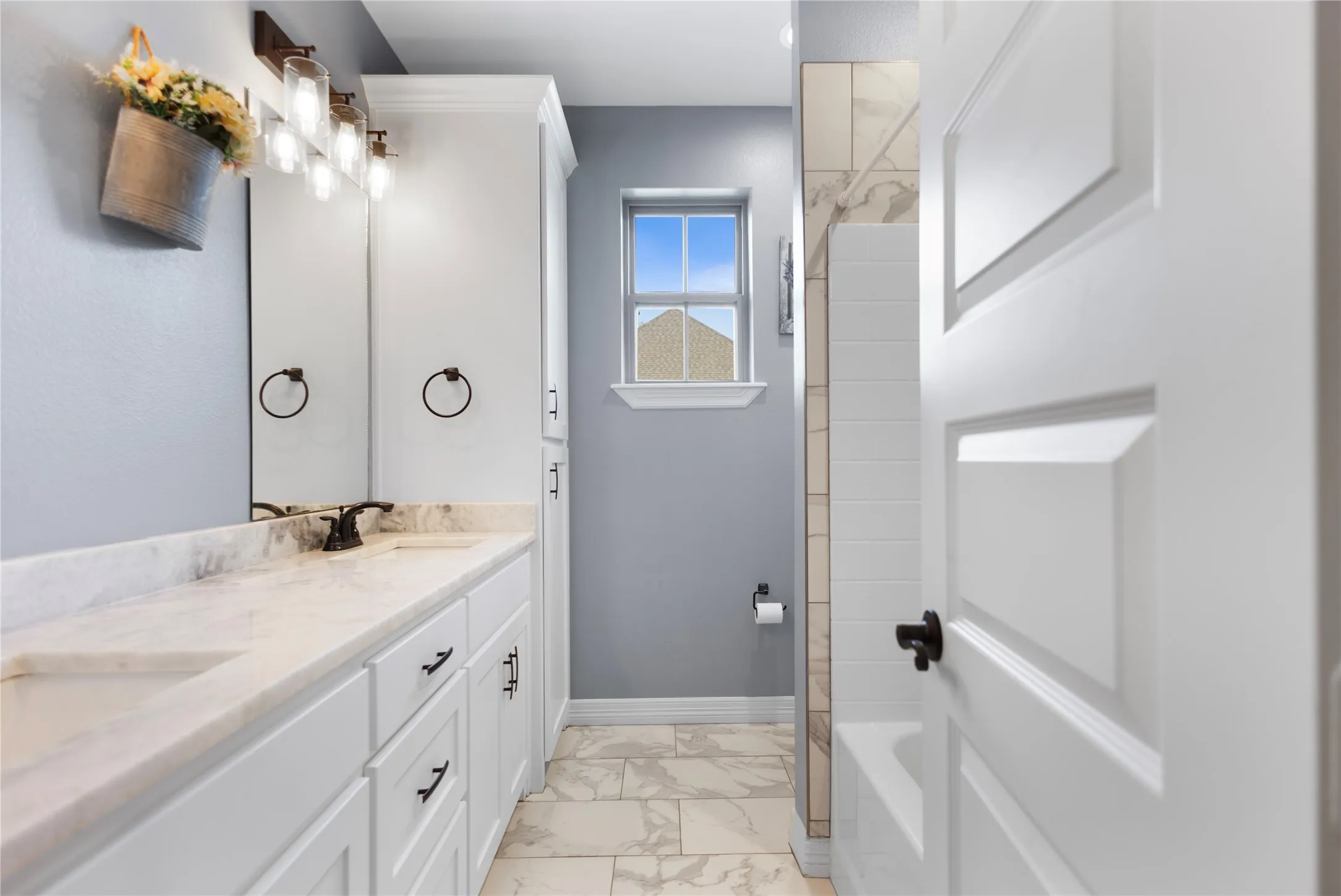Single Family Residence For Sale in Smith County , 18341 Timber Oaks Drive, Lindale, Texas 75771, 4 Bedroom, 2 Bathroom, 2 Garage spaces, 1,945 Sqft, built in 2021, mls#21207638, Real Estate Agent in Lindale, Homes For Sale in Smith county, Homes For Sale in Lindale, Realtor in Lindale Texas, Real Estate Brokerage Independent Realty Texas, Luminita Cordes Realtor