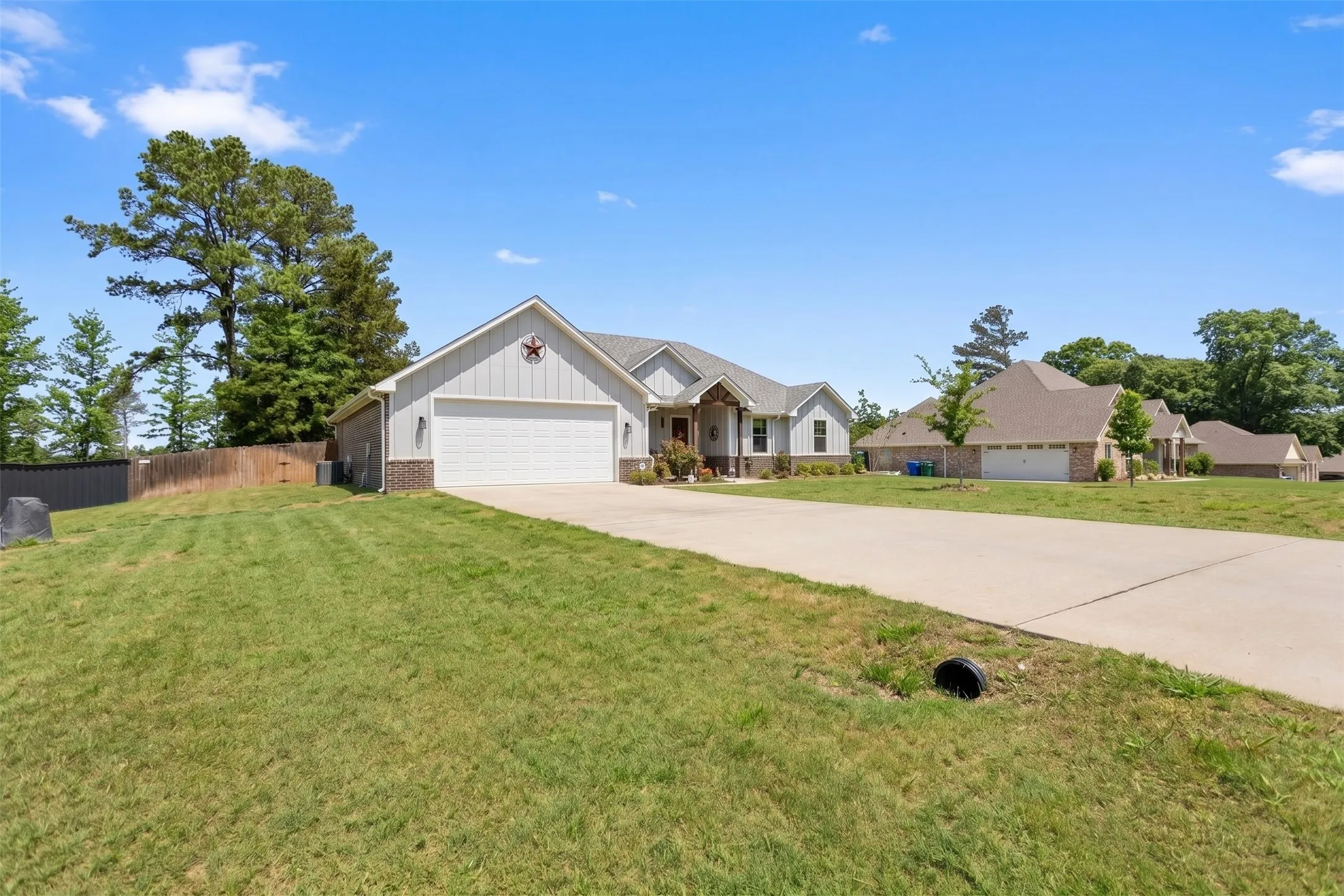 Single Family Residence For Sale in Smith County , 18341 Timber Oaks Drive, Lindale, Texas 75771, 4 Bedroom, 2 Bathroom, 2 Garage spaces, 1,945 Sqft, built in 2021, mls#21207638, Real Estate Agent in Lindale, Homes For Sale in Smith county, Homes For Sale in Lindale, Realtor in Lindale Texas, Real Estate Brokerage Independent Realty Texas, Luminita Cordes Realtor