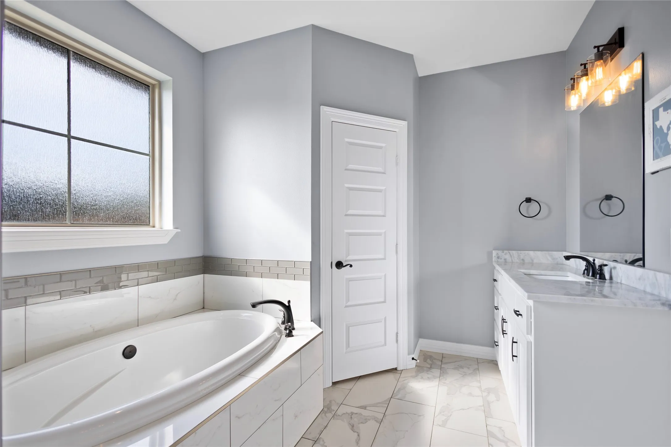 Single Family Residence For Sale in Smith County , 18341 Timber Oaks Drive, Lindale, Texas 75771, 4 Bedroom, 2 Bathroom, 2 Garage spaces, 1,945 Sqft, built in 2021, mls#21207638, Real Estate Agent in Lindale, Homes For Sale in Smith county, Homes For Sale in Lindale, Realtor in Lindale Texas, Real Estate Brokerage Independent Realty Texas, Luminita Cordes Realtor
