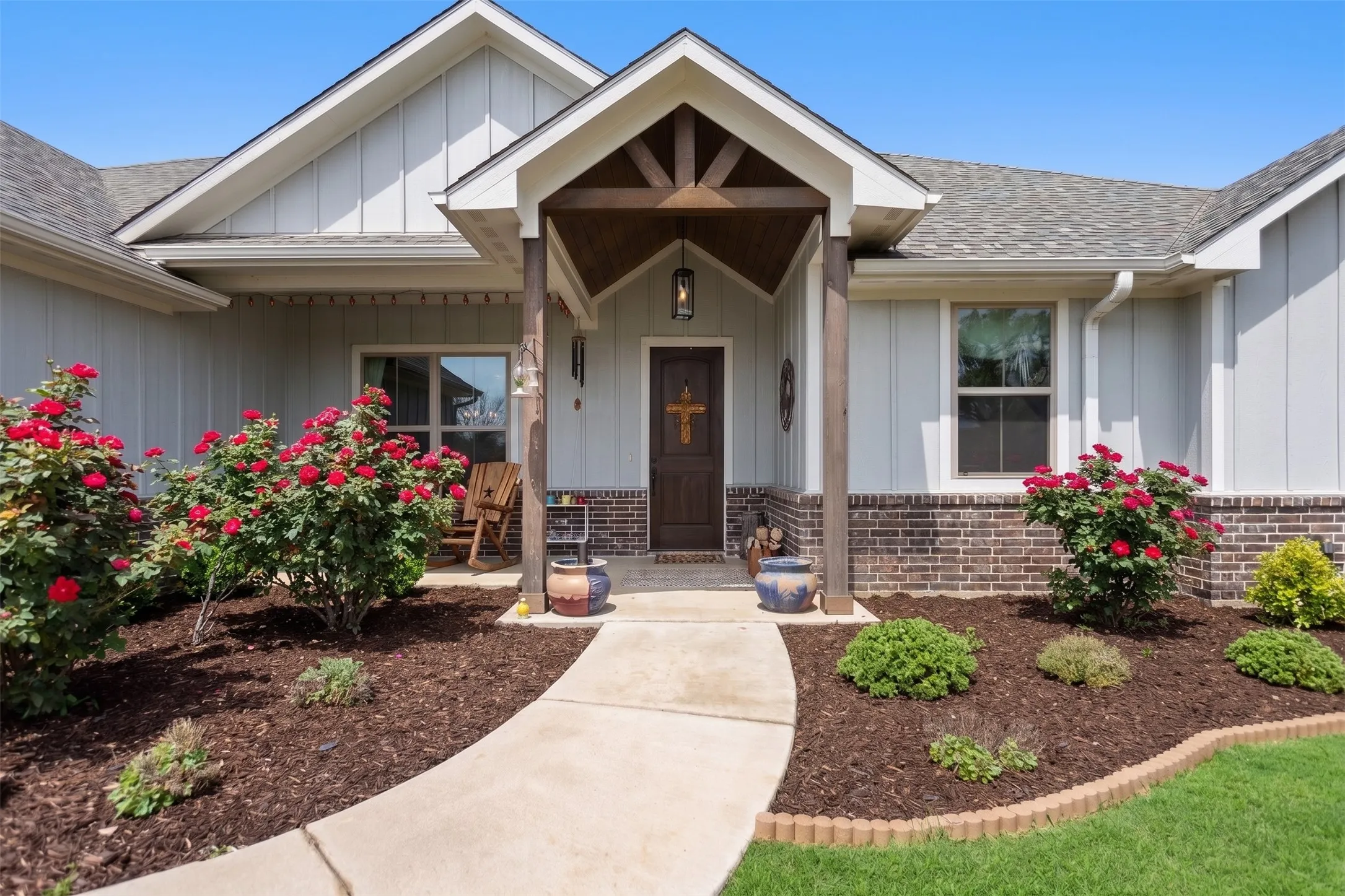 Single Family Residence For Sale in Smith County , 18341 Timber Oaks Drive, Lindale, Texas 75771, 4 Bedroom, 2 Bathroom, 2 Garage spaces, 1,945 Sqft, built in 2021, mls#21207638, Real Estate Agent in Lindale, Homes For Sale in Smith county, Homes For Sale in Lindale, Realtor in Lindale Texas, Real Estate Brokerage Independent Realty Texas, Luminita Cordes Realtor