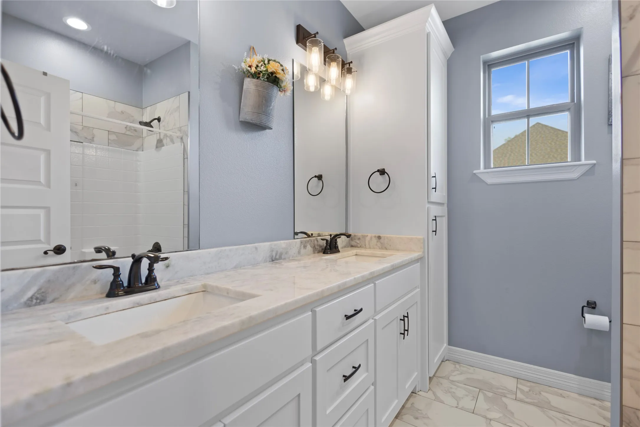 Single Family Residence For Sale in Smith County , 18341 Timber Oaks Drive, Lindale, Texas 75771, 4 Bedroom, 2 Bathroom, 2 Garage spaces, 1,945 Sqft, built in 2021, mls#21207638, Real Estate Agent in Lindale, Homes For Sale in Smith county, Homes For Sale in Lindale, Realtor in Lindale Texas, Real Estate Brokerage Independent Realty Texas, Luminita Cordes Realtor