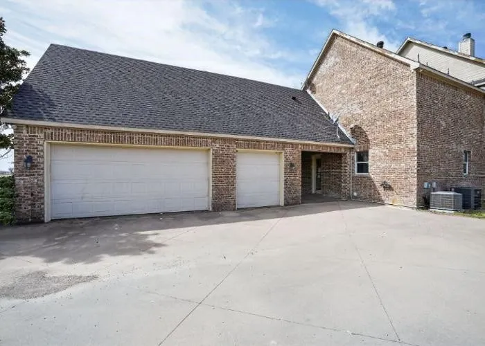 Single Family Residence For Sale in Parker County , 437 Aledo Creeks Road E, Fort Worth, Texas 76126, 4 Bedroom, 4 Bathroom, 3 Garage spaces, 4,308 Sqft, built in 2002, mls#21207513, Real Estate Agent in Fort Worth, Homes For Sale in Parker county, Homes For Sale in Fort Worth, Realtor in Fort Worth Texas, Real Estate Brokerage Independent Realty Texas, Luminita Cordes Realtor