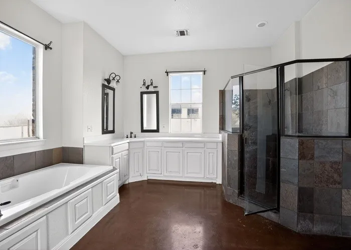 Single Family Residence For Sale in Parker County , 437 Aledo Creeks Road E, Fort Worth, Texas 76126, 4 Bedroom, 4 Bathroom, 3 Garage spaces, 4,308 Sqft, built in 2002, mls#21207513, Real Estate Agent in Fort Worth, Homes For Sale in Parker county, Homes For Sale in Fort Worth, Realtor in Fort Worth Texas, Real Estate Brokerage Independent Realty Texas, Luminita Cordes Realtor