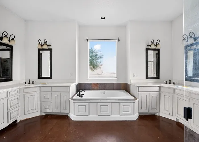 Single Family Residence For Sale in Parker County , 437 Aledo Creeks Road E, Fort Worth, Texas 76126, 4 Bedroom, 4 Bathroom, 3 Garage spaces, 4,308 Sqft, built in 2002, mls#21207513, Real Estate Agent in Fort Worth, Homes For Sale in Parker county, Homes For Sale in Fort Worth, Realtor in Fort Worth Texas, Real Estate Brokerage Independent Realty Texas, Luminita Cordes Realtor