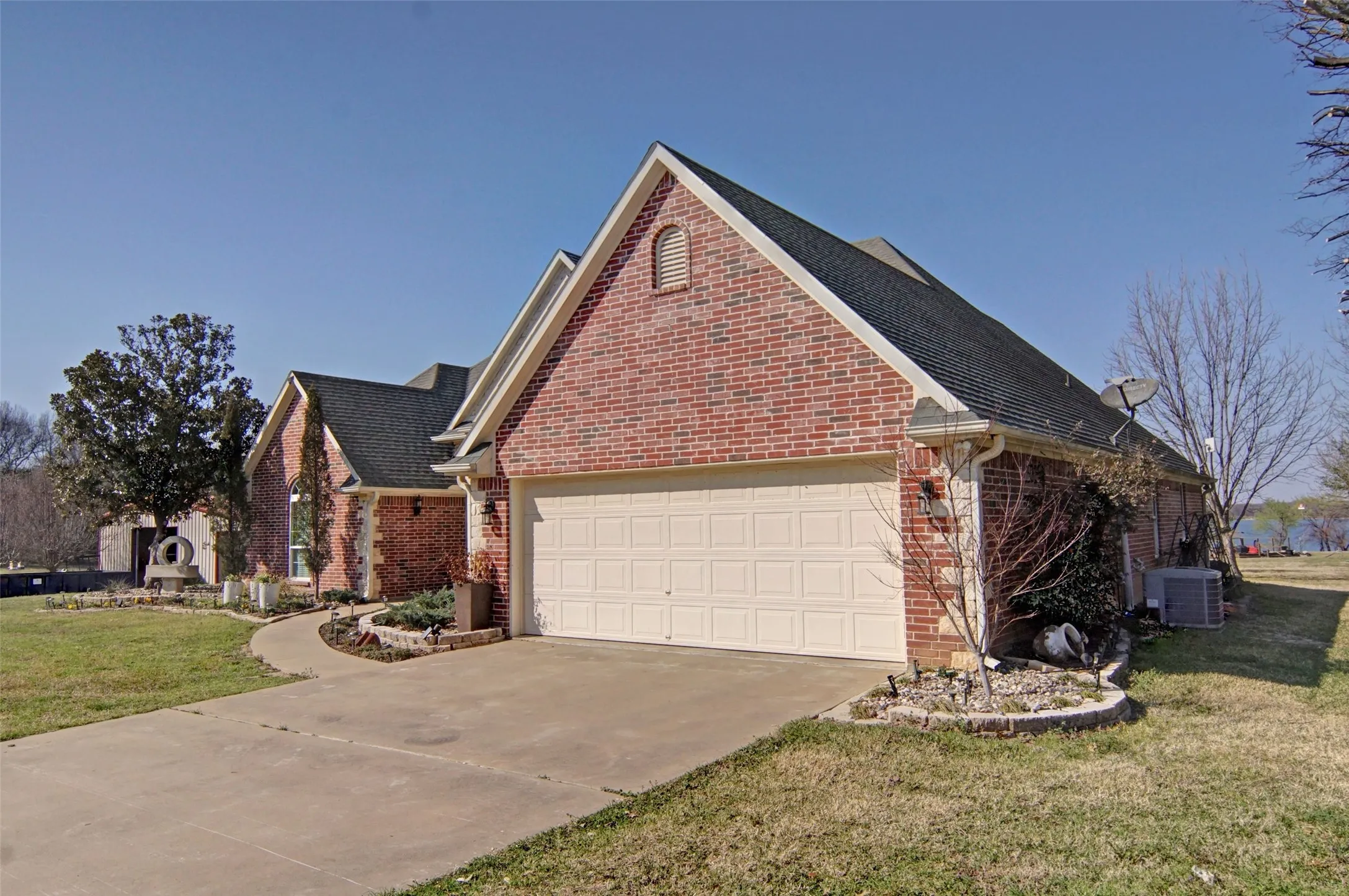 Single Family Residence For Sale in Rains County , 125 Rs County Road 3379, Emory, Texas 75440, 4 Bedroom, 2 Bathroom, 2 Garage spaces, 2,387 Sqft, built in 2006, Preowned, mls#21196032, Real Estate Agent in Emory, Homes For Sale in Rains county, Homes For Sale in Emory, Realtor in Emory Texas, Real Estate Brokerage Independent Realty Texas, Luminita Cordes Realtor