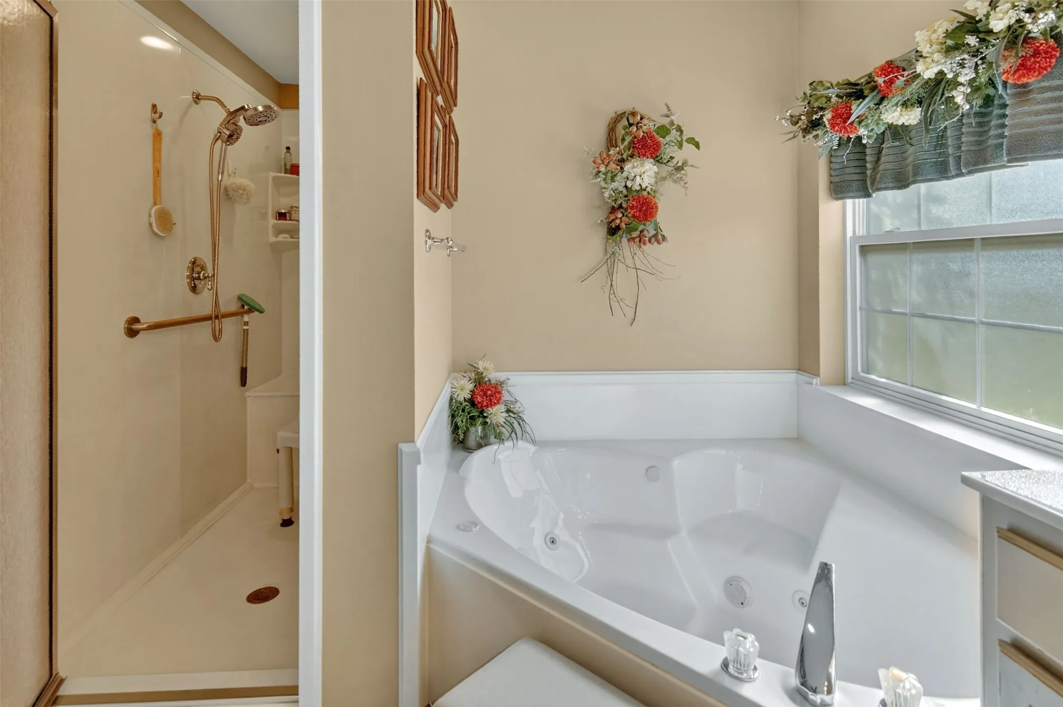 Single Family Residence For Sale in Rains County , 125 Rs County Road 3379, Emory, Texas 75440, 4 Bedroom, 2 Bathroom, 2 Garage spaces, 2,387 Sqft, built in 2006, Preowned, mls#21196032, Real Estate Agent in Emory, Homes For Sale in Rains county, Homes For Sale in Emory, Realtor in Emory Texas, Real Estate Brokerage Independent Realty Texas, Luminita Cordes Realtor