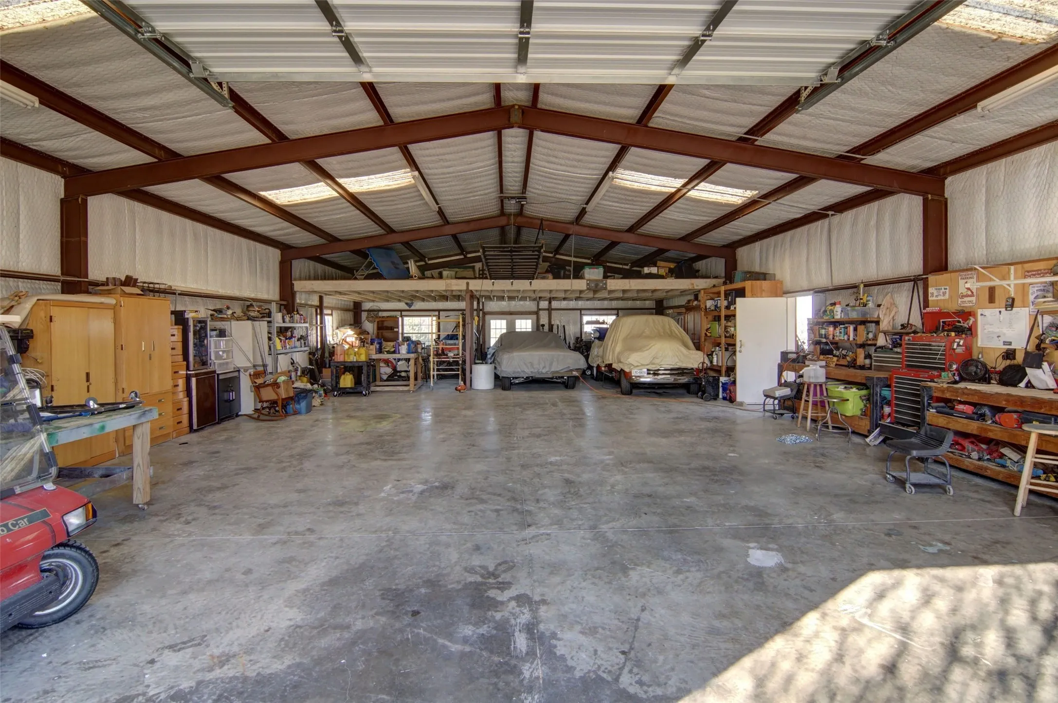Single Family Residence For Sale in Rains County , 125 Rs County Road 3379, Emory, Texas 75440, 4 Bedroom, 2 Bathroom, 2 Garage spaces, 2,387 Sqft, built in 2006, Preowned, mls#21196032, Real Estate Agent in Emory, Homes For Sale in Rains county, Homes For Sale in Emory, Realtor in Emory Texas, Real Estate Brokerage Independent Realty Texas, Luminita Cordes Realtor
