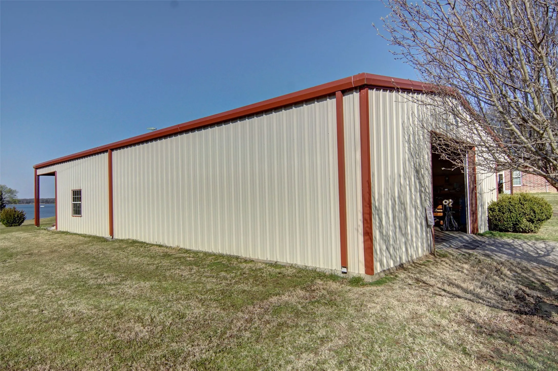 Single Family Residence For Sale in Rains County , 125 Rs County Road 3379, Emory, Texas 75440, 4 Bedroom, 2 Bathroom, 2 Garage spaces, 2,387 Sqft, built in 2006, Preowned, mls#21196032, Real Estate Agent in Emory, Homes For Sale in Rains county, Homes For Sale in Emory, Realtor in Emory Texas, Real Estate Brokerage Independent Realty Texas, Luminita Cordes Realtor