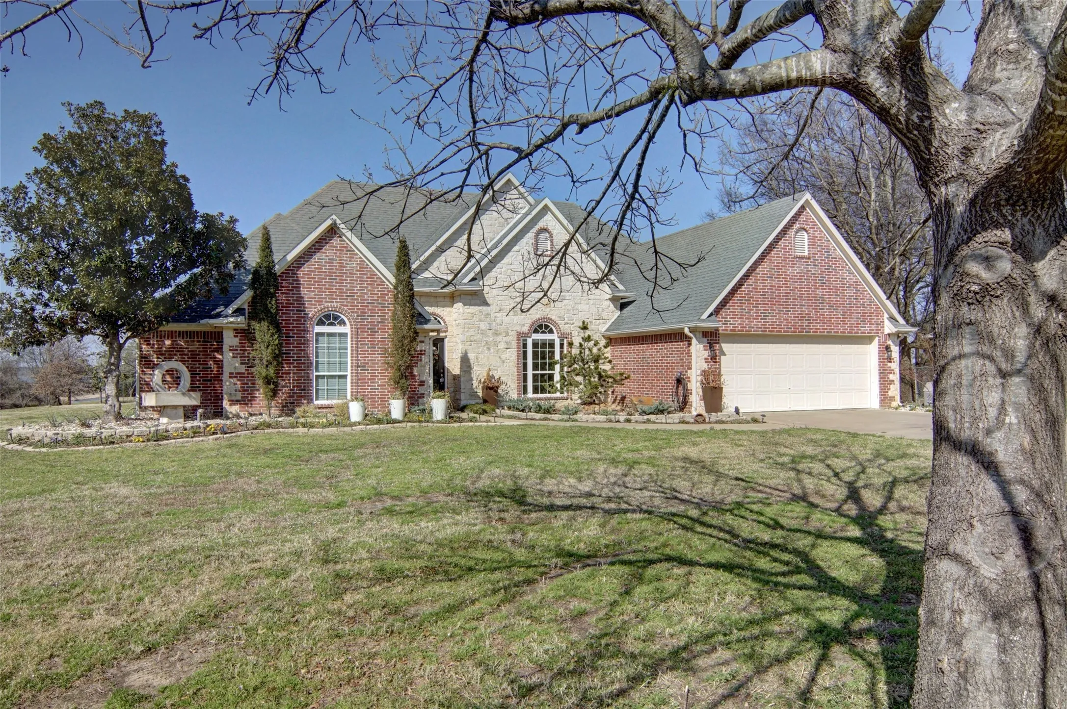 Single Family Residence For Sale in Rains County , 125 Rs County Road 3379, Emory, Texas 75440, 4 Bedroom, 2 Bathroom, 2 Garage spaces, 2,387 Sqft, built in 2006, Preowned, mls#21196032, Real Estate Agent in Emory, Homes For Sale in Rains county, Homes For Sale in Emory, Realtor in Emory Texas, Real Estate Brokerage Independent Realty Texas, Luminita Cordes Realtor