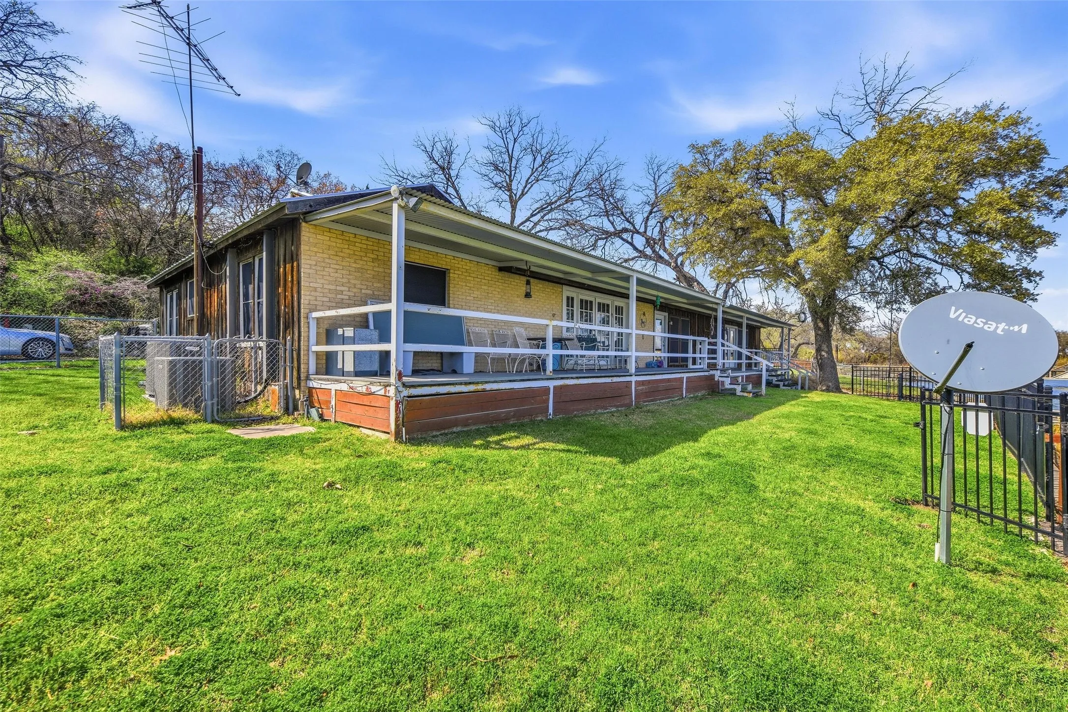 Single Family Residence For Sale in Tarrant County , 2404 Indian Cove Street, Fort Worth, Texas 76108, 3 Bedrooms, 3 Bathrooms, 4 Garage spaces, 2,445 Sqft, built in 1997, Preowned, Price $799,000, mls#21204048, Real Estate Agent in Fort Worth, Homes For Sale in Tarrant county, Homes For Sale in Fort Worth, Realtor in Fort Worth Texas, Real Estate Brokerage Independent Realty Texas, Luminita Cordes Realtor