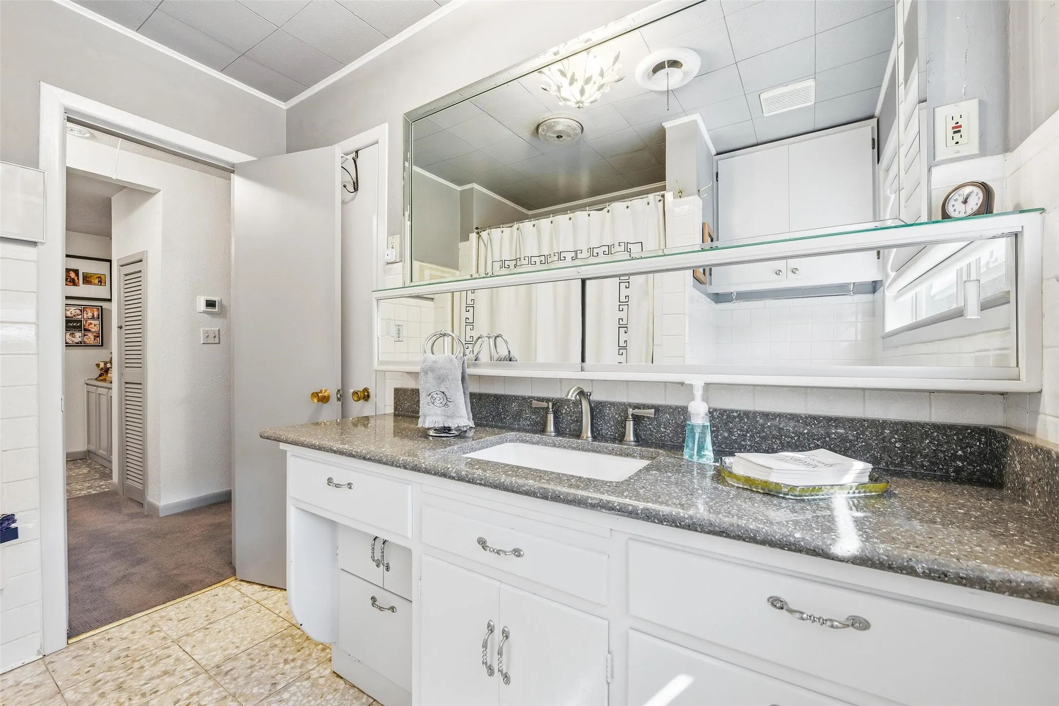 Single Family Residence For Sale in Tarrant County , 2404 Indian Cove Street, Fort Worth, Texas 76108, 3 Bedrooms, 3 Bathrooms, 4 Garage spaces, 2,445 Sqft, built in 1997, Preowned, Price $799,000, mls#21204048, Real Estate Agent in Fort Worth, Homes For Sale in Tarrant county, Homes For Sale in Fort Worth, Realtor in Fort Worth Texas, Real Estate Brokerage Independent Realty Texas, Luminita Cordes Realtor
