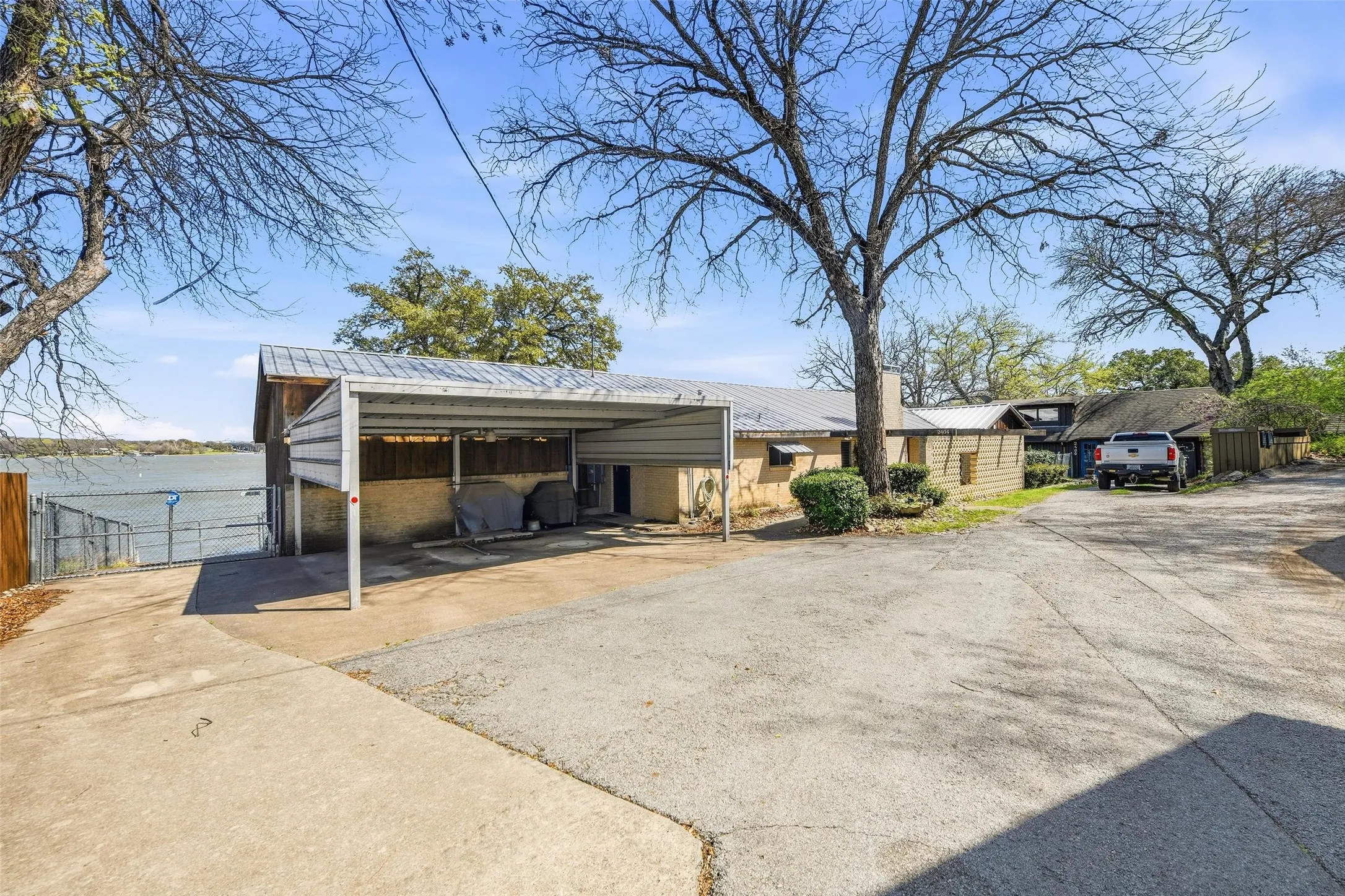 Single Family Residence For Sale in Tarrant County , 2404 Indian Cove Street, Fort Worth, Texas 76108, 3 Bedrooms, 3 Bathrooms, 4 Garage spaces, 2,445 Sqft, built in 1997, Preowned, Price $799,000, mls#21204048, Real Estate Agent in Fort Worth, Homes For Sale in Tarrant county, Homes For Sale in Fort Worth, Realtor in Fort Worth Texas, Real Estate Brokerage Independent Realty Texas, Luminita Cordes Realtor