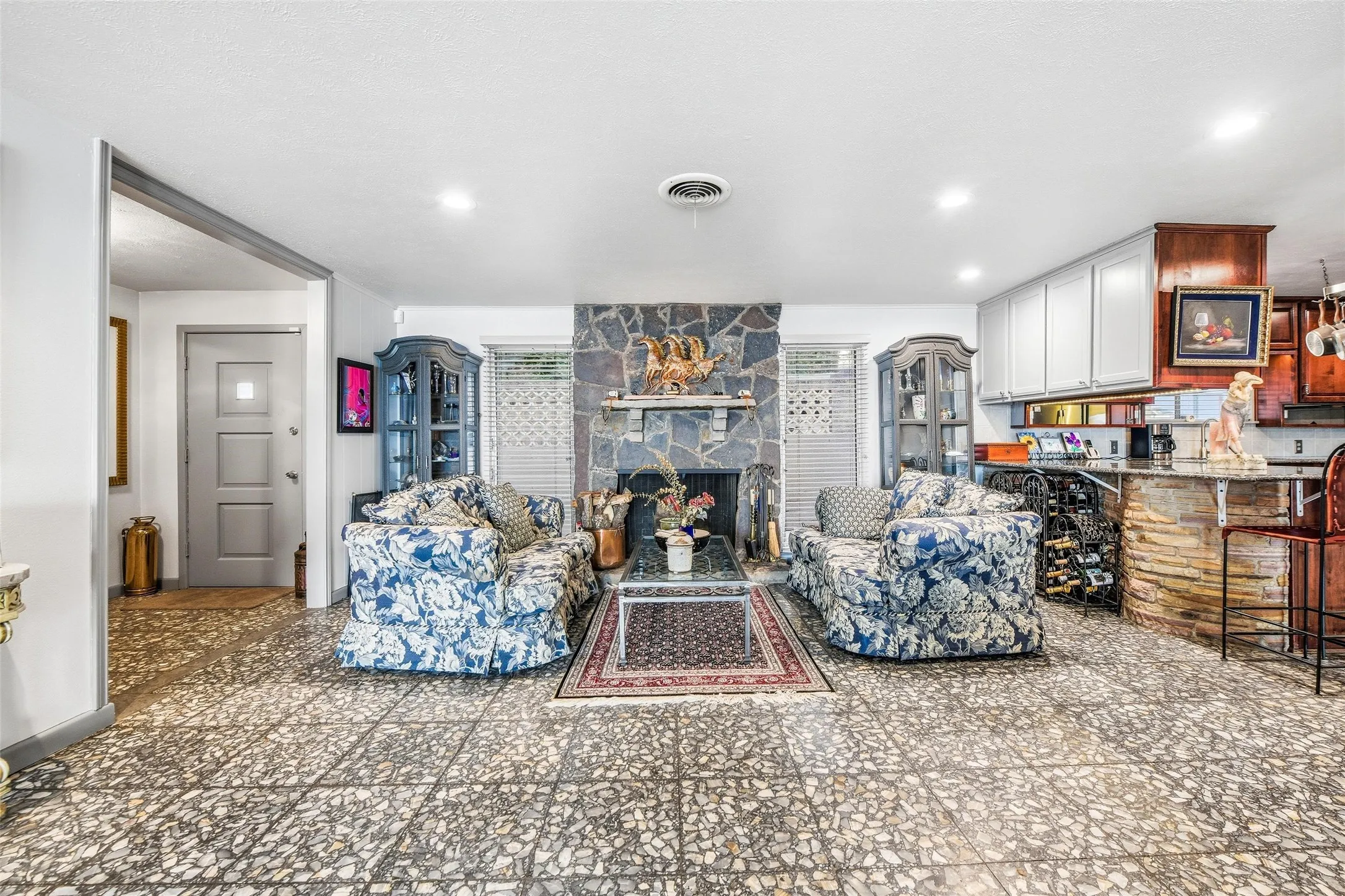 Single Family Residence For Sale in Tarrant County , 2404 Indian Cove Street, Fort Worth, Texas 76108, 3 Bedrooms, 3 Bathrooms, 4 Garage spaces, 2,445 Sqft, built in 1997, Preowned, Price $799,000, mls#21204048, Real Estate Agent in Fort Worth, Homes For Sale in Tarrant county, Homes For Sale in Fort Worth, Realtor in Fort Worth Texas, Real Estate Brokerage Independent Realty Texas, Luminita Cordes Realtor