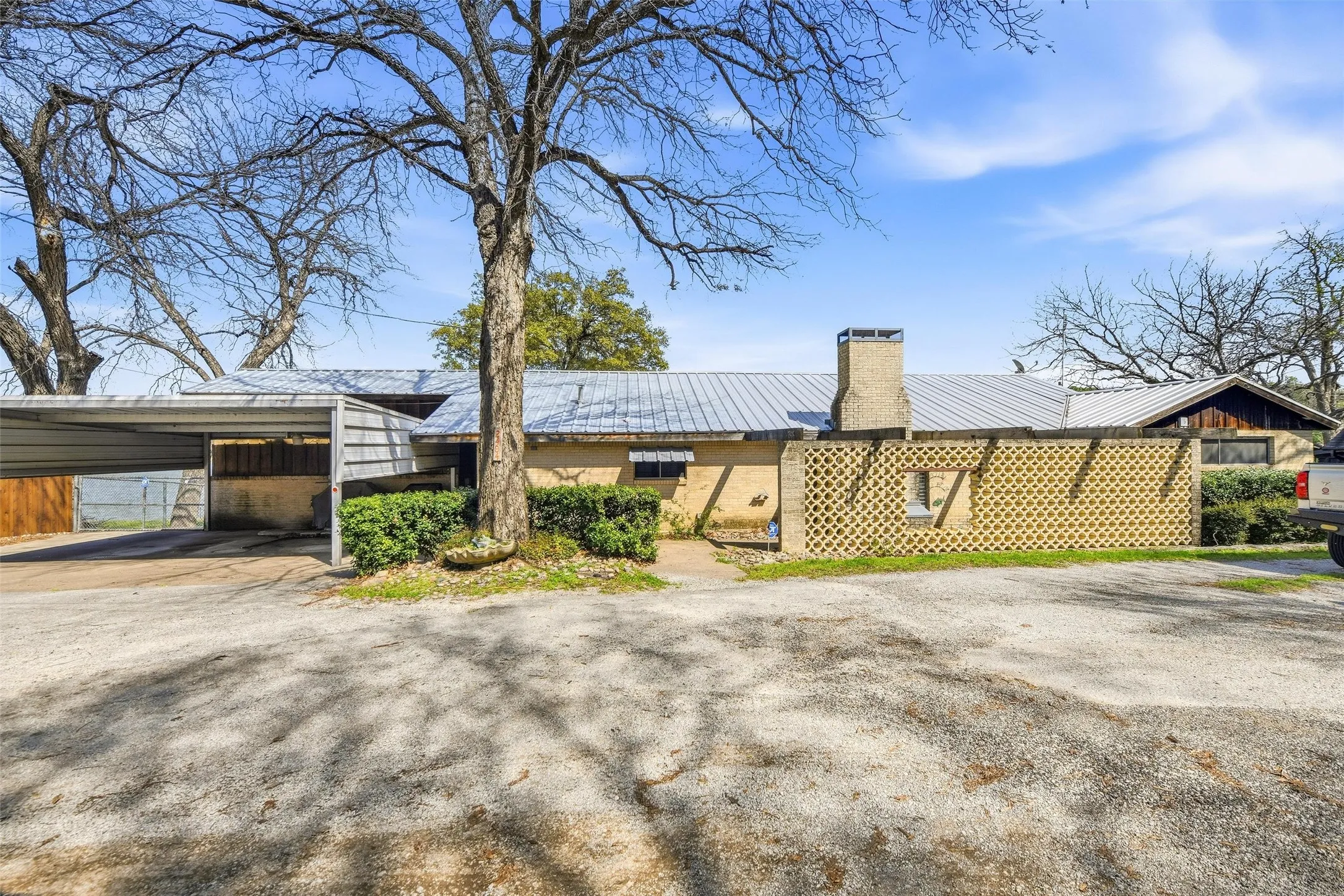 Single Family Residence For Sale in Tarrant County , 2404 Indian Cove Street, Fort Worth, Texas 76108, 3 Bedrooms, 3 Bathrooms, 4 Garage spaces, 2,445 Sqft, built in 1997, Preowned, Price $799,000, mls#21204048, Real Estate Agent in Fort Worth, Homes For Sale in Tarrant county, Homes For Sale in Fort Worth, Realtor in Fort Worth Texas, Real Estate Brokerage Independent Realty Texas, Luminita Cordes Realtor