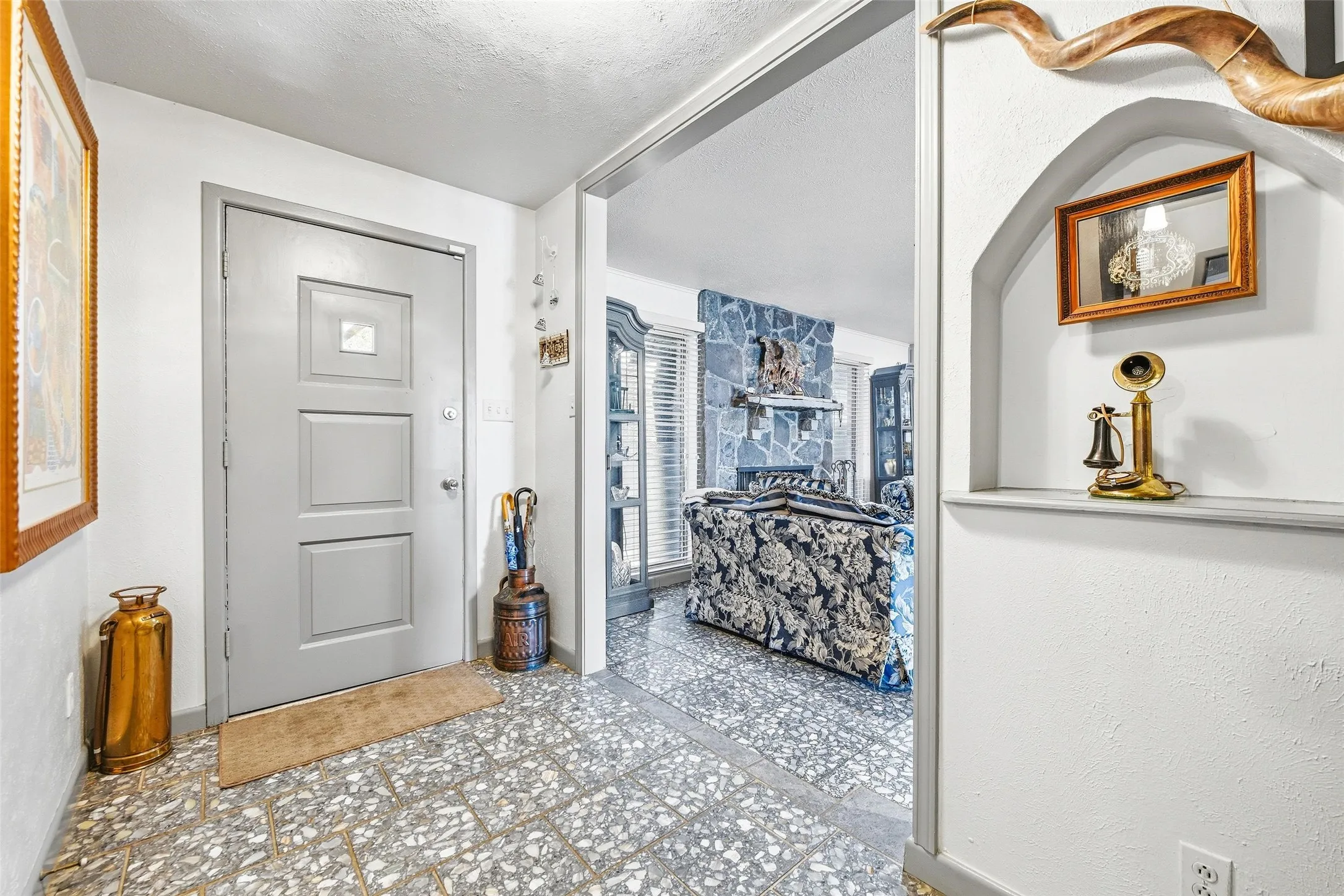 Single Family Residence For Sale in Tarrant County , 2404 Indian Cove Street, Fort Worth, Texas 76108, 3 Bedrooms, 3 Bathrooms, 4 Garage spaces, 2,445 Sqft, built in 1997, Preowned, Price $799,000, mls#21204048, Real Estate Agent in Fort Worth, Homes For Sale in Tarrant county, Homes For Sale in Fort Worth, Realtor in Fort Worth Texas, Real Estate Brokerage Independent Realty Texas, Luminita Cordes Realtor