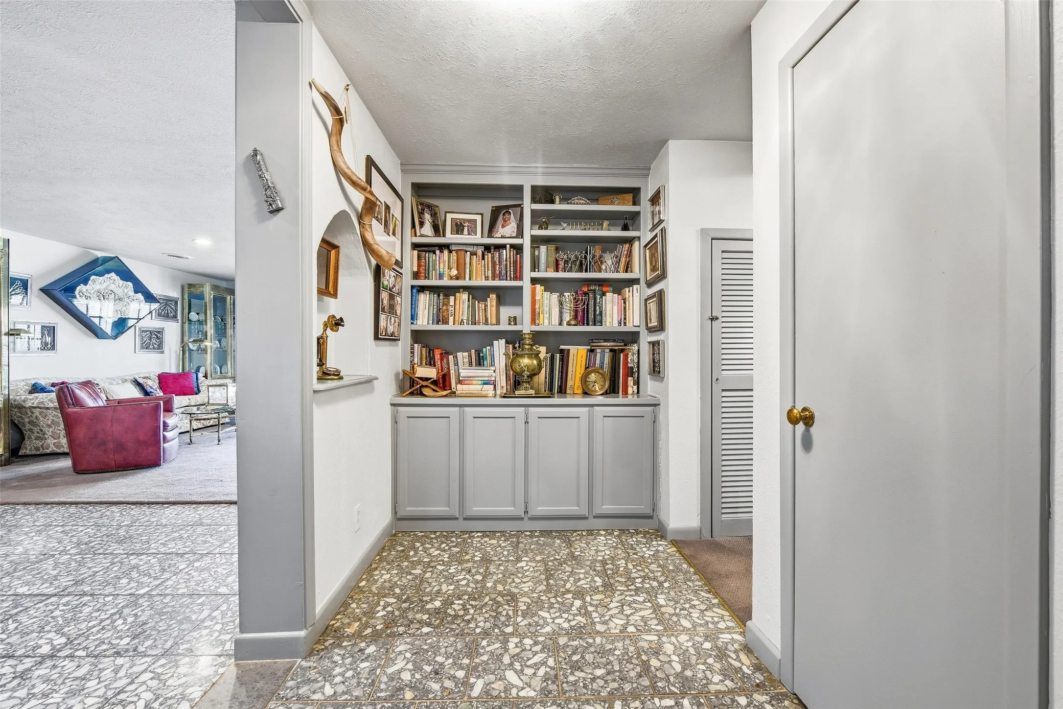 Single Family Residence For Sale in Tarrant County , 2404 Indian Cove Street, Fort Worth, Texas 76108, 3 Bedrooms, 3 Bathrooms, 4 Garage spaces, 2,445 Sqft, built in 1997, Preowned, Price $799,000, mls#21204048, Real Estate Agent in Fort Worth, Homes For Sale in Tarrant county, Homes For Sale in Fort Worth, Realtor in Fort Worth Texas, Real Estate Brokerage Independent Realty Texas, Luminita Cordes Realtor