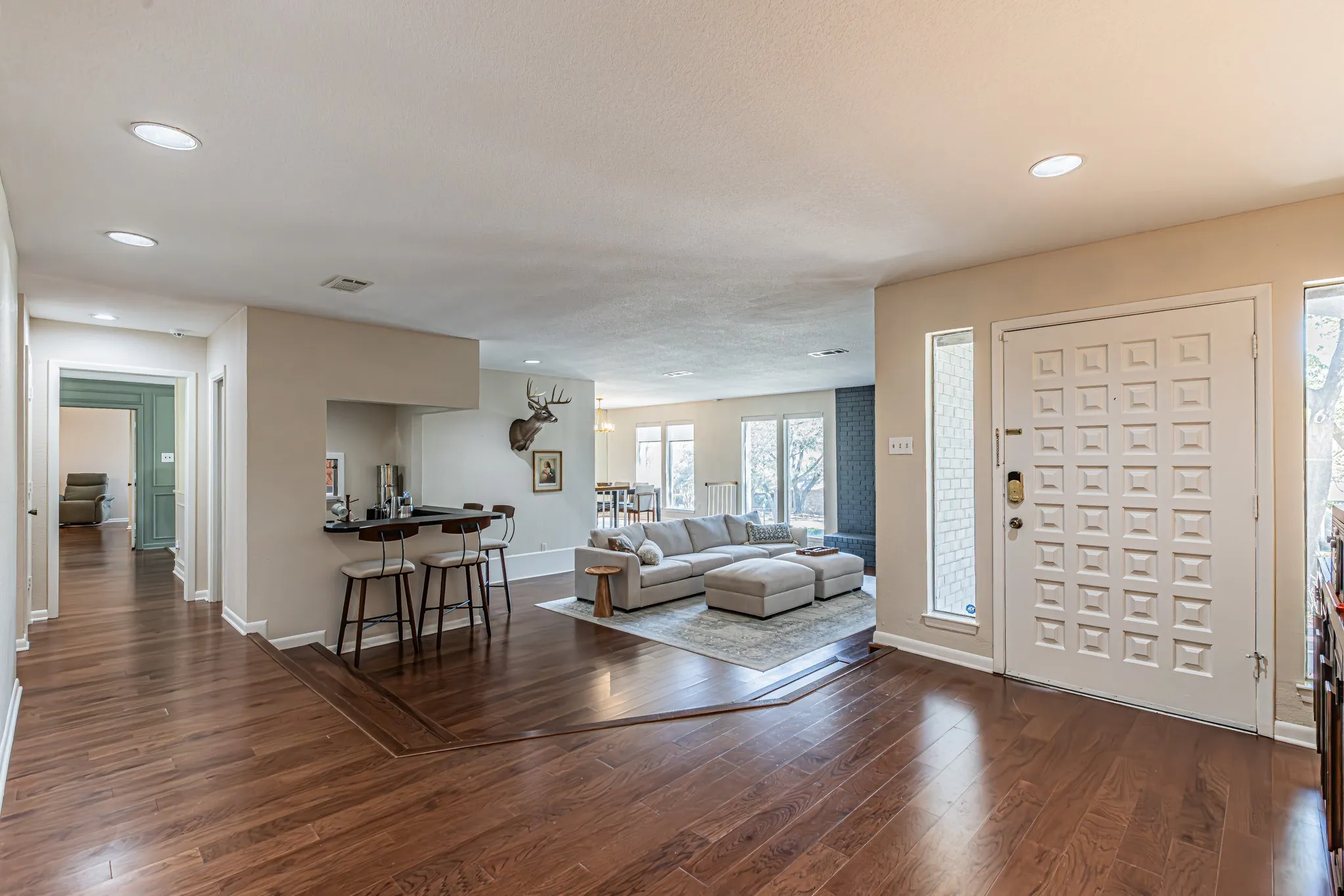 Single Family Residence For Sale in Tarrant County , 18 Crosslands Road, Benbrook, Texas 76132, 3 Bedroom, 3 Bathroom, 3 Garage spaces, 3,047 Sqft, built in 1979, Preowned, mls#21204381, Real Estate Agent in Benbrook, Homes For Sale in Tarrant county, Homes For Sale in Benbrook, Realtor in Benbrook Texas, Real Estate Brokerage Independent Realty Texas, Luminita Cordes Realtor