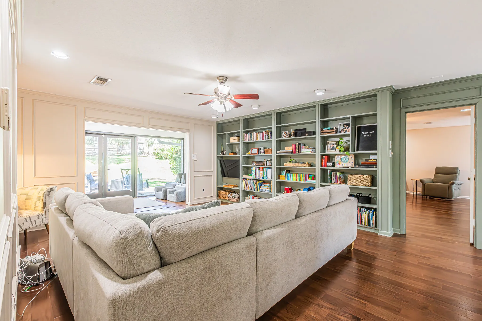 Single Family Residence For Sale in Tarrant County , 18 Crosslands Road, Benbrook, Texas 76132, 3 Bedroom, 3 Bathroom, 3 Garage spaces, 3,047 Sqft, built in 1979, Preowned, mls#21204381, Real Estate Agent in Benbrook, Homes For Sale in Tarrant county, Homes For Sale in Benbrook, Realtor in Benbrook Texas, Real Estate Brokerage Independent Realty Texas, Luminita Cordes Realtor