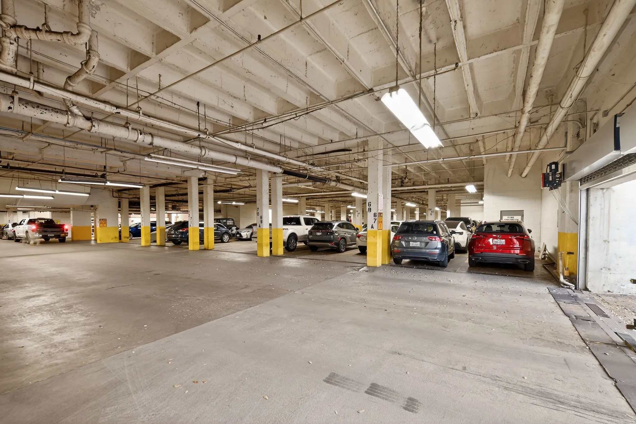 Condominium For Sale in Dallas County , 6211 W Northwest Highway G811, Dallas, Texas 75225, 1 Bedroom, 1 Bathroom, 1 Garage spaces, 758 Sqft, built in 1966, Preowned, mls#21200312, Real Estate Agent in Dallas, Homes For Sale in Dallas county, Homes For Sale in Dallas, Realtor in Dallas Texas, Real Estate Brokerage Independent Realty Texas, Luminita Cordes Realtor
