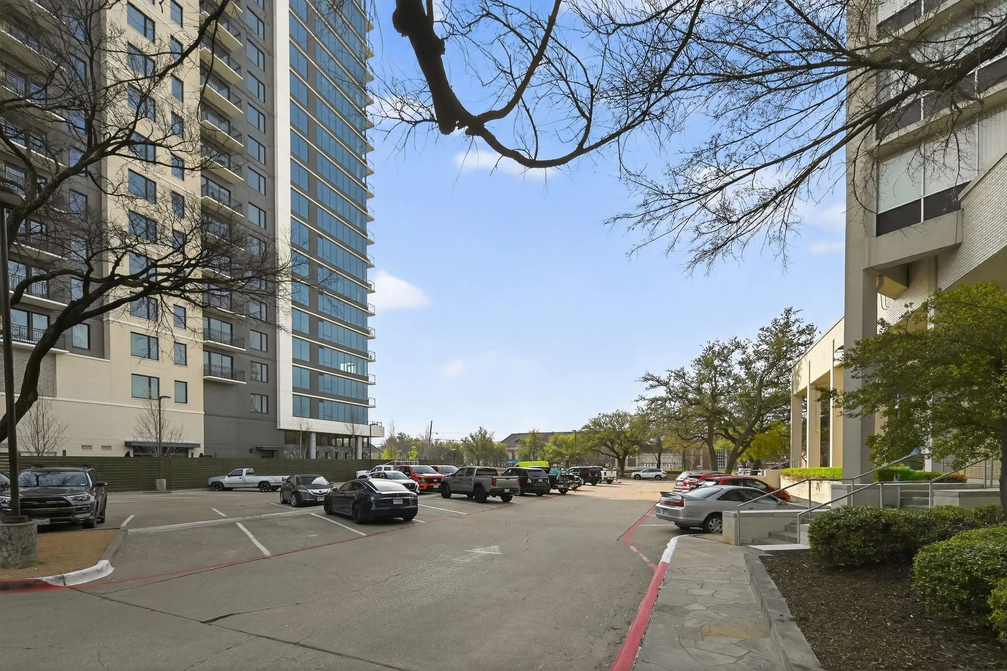 Condominium For Sale in Dallas County , 6211 W Northwest Highway G811, Dallas, Texas 75225, 1 Bedroom, 1 Bathroom, 1 Garage spaces, 758 Sqft, built in 1966, Preowned, mls#21200312, Real Estate Agent in Dallas, Homes For Sale in Dallas county, Homes For Sale in Dallas, Realtor in Dallas Texas, Real Estate Brokerage Independent Realty Texas, Luminita Cordes Realtor