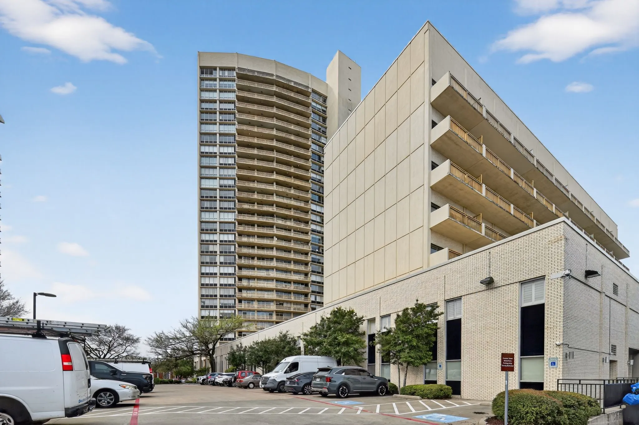 Condominium For Sale in Dallas County , 6211 W Northwest Highway G811, Dallas, Texas 75225, 1 Bedroom, 1 Bathroom, 1 Garage spaces, 758 Sqft, built in 1966, Preowned, mls#21200312, Real Estate Agent in Dallas, Homes For Sale in Dallas county, Homes For Sale in Dallas, Realtor in Dallas Texas, Real Estate Brokerage Independent Realty Texas, Luminita Cordes Realtor