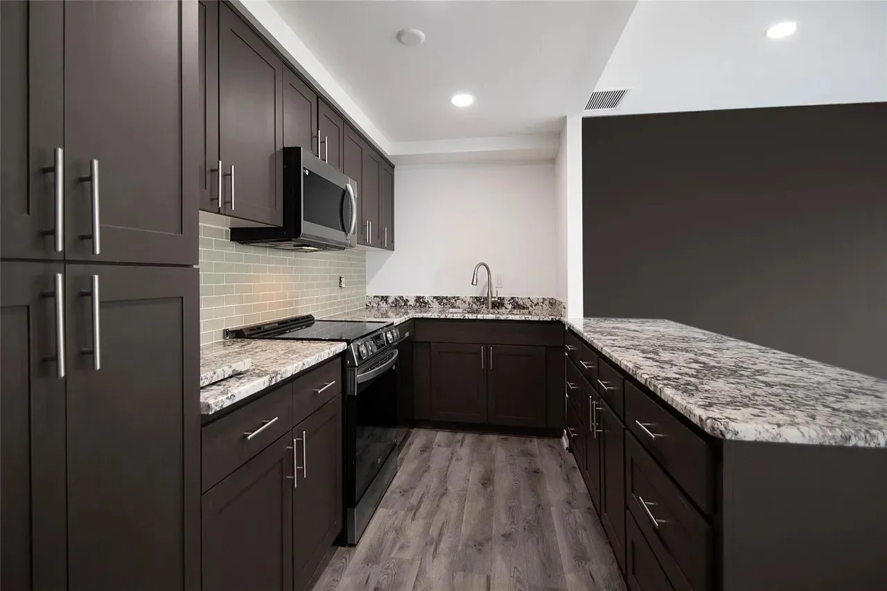Condominium For Sale in Dallas County , 6211 W Northwest Highway G811, Dallas, Texas 75225, 1 Bedroom, 1 Bathroom, 1 Garage spaces, 758 Sqft, built in 1966, Preowned, mls#21200312, Real Estate Agent in Dallas, Homes For Sale in Dallas county, Homes For Sale in Dallas, Realtor in Dallas Texas, Real Estate Brokerage Independent Realty Texas, Luminita Cordes Realtor
