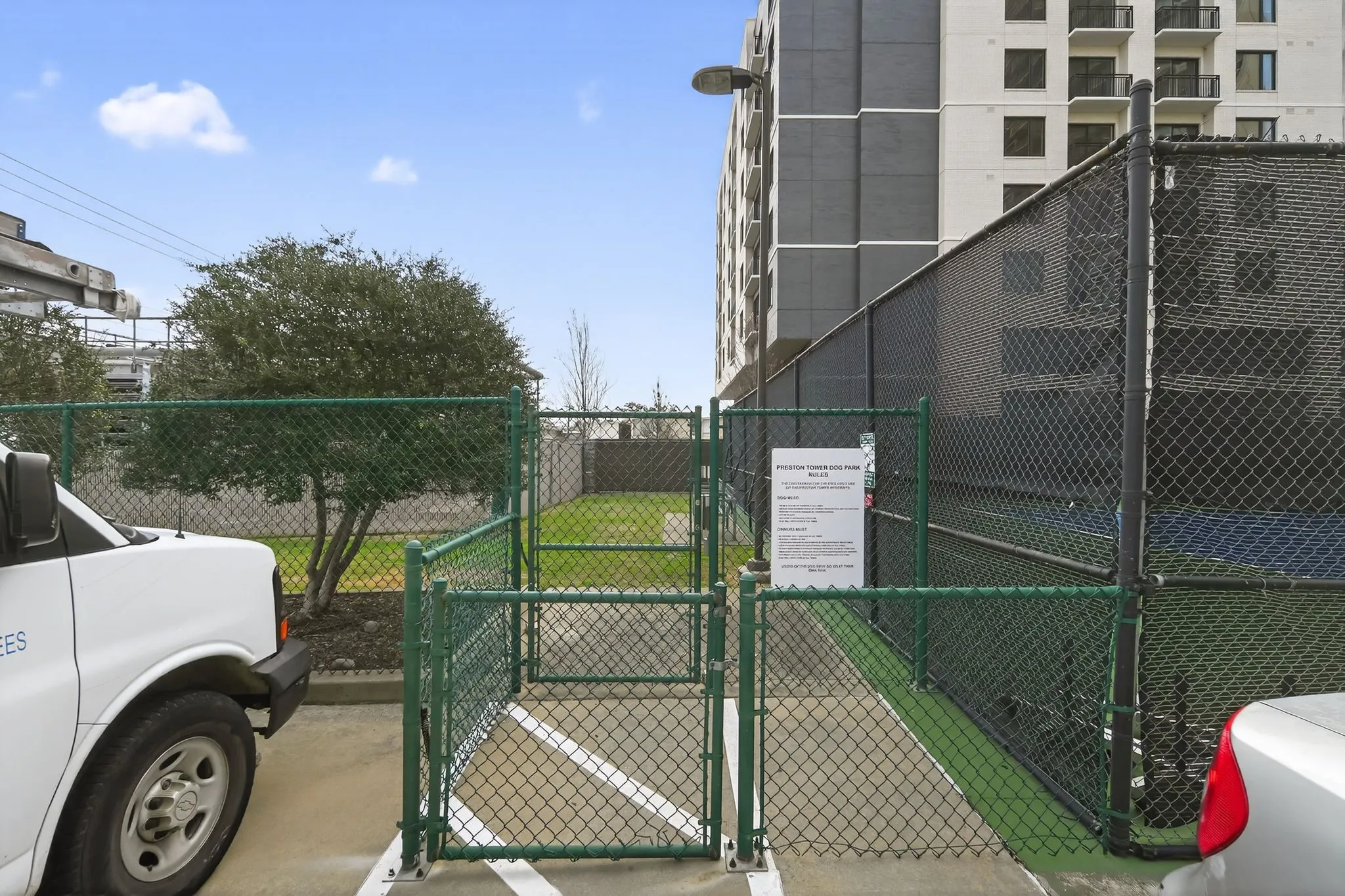 Condominium For Sale in Dallas County , 6211 W Northwest Highway G811, Dallas, Texas 75225, 1 Bedroom, 1 Bathroom, 1 Garage spaces, 758 Sqft, built in 1966, Preowned, mls#21200312, Real Estate Agent in Dallas, Homes For Sale in Dallas county, Homes For Sale in Dallas, Realtor in Dallas Texas, Real Estate Brokerage Independent Realty Texas, Luminita Cordes Realtor