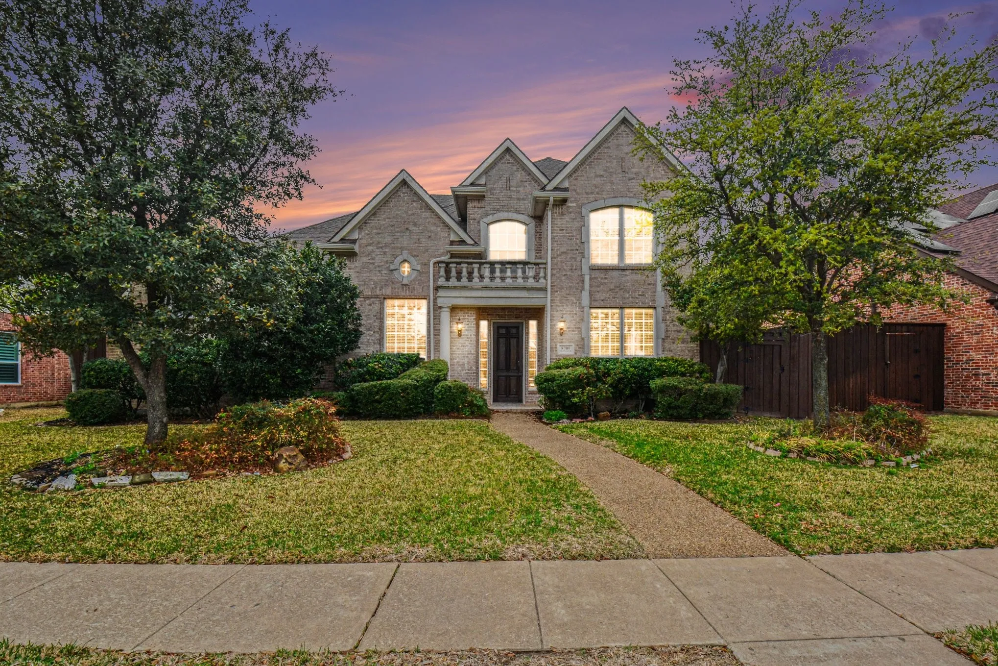 Single Family Residence For Sale in Collin County , 8709 Havant Lane, Plano, Texas 75024, 5 Bedroom, 3 Bathroom, 2 Garage spaces, 3,479 Sqft, built in 2001, Preowned, mls#21206397, Real Estate Agent in Plano, Homes For Sale in Collin county, Homes For Sale in Plano, Realtor in Plano Texas, Real Estate Brokerage Independent Realty Texas, Luminita Cordes Realtor