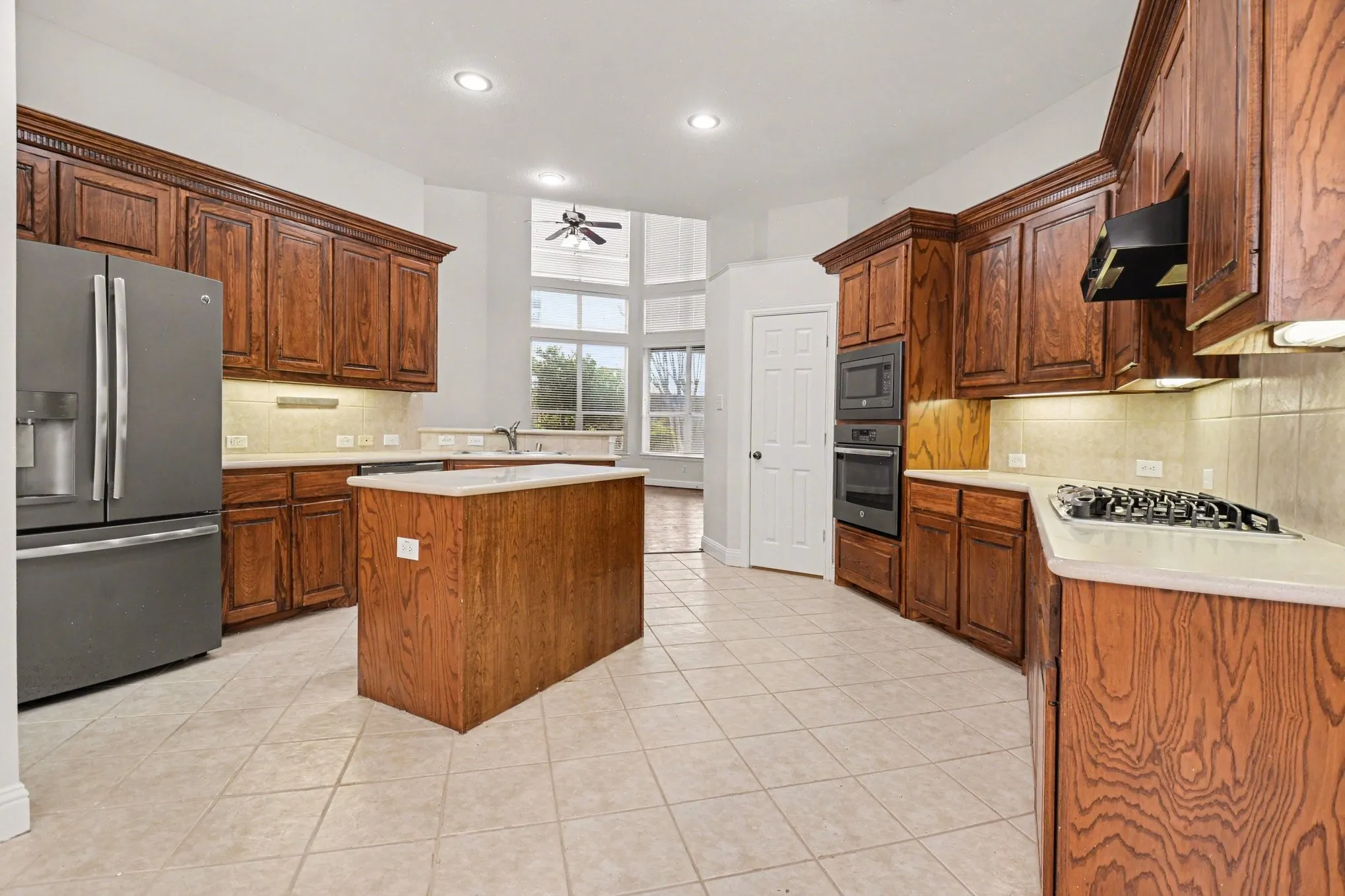 Single Family Residence For Sale in Collin County , 8709 Havant Lane, Plano, Texas 75024, 5 Bedroom, 3 Bathroom, 2 Garage spaces, 3,479 Sqft, built in 2001, Preowned, mls#21206397, Real Estate Agent in Plano, Homes For Sale in Collin county, Homes For Sale in Plano, Realtor in Plano Texas, Real Estate Brokerage Independent Realty Texas, Luminita Cordes Realtor