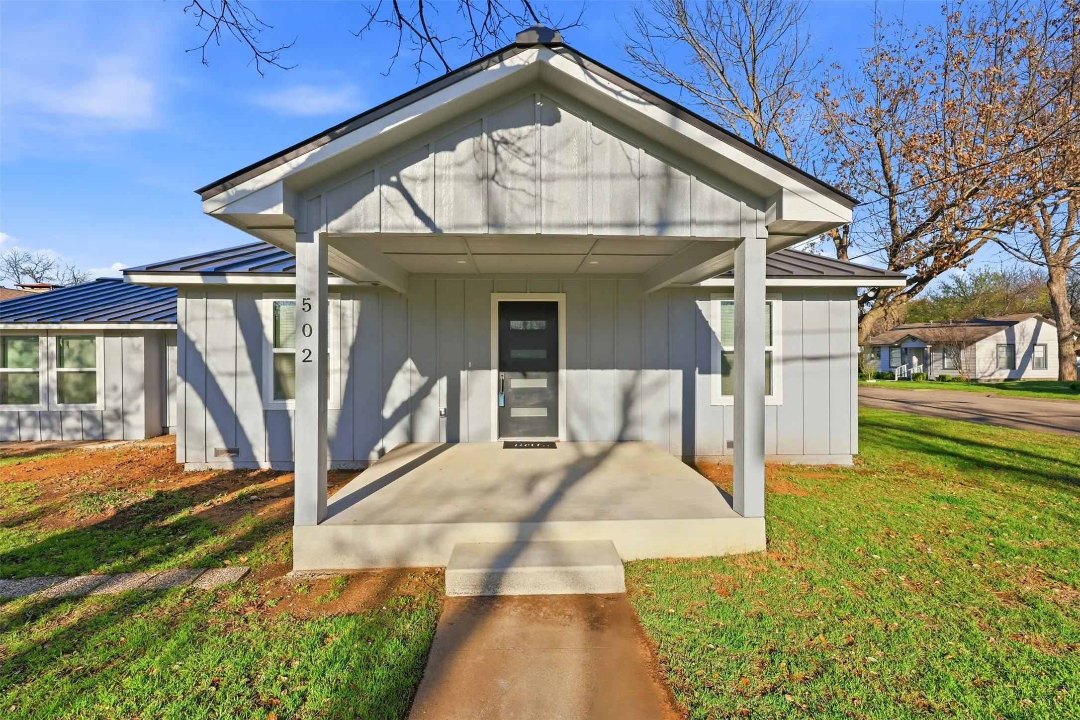 Single Family Residence For Sale in Johnson County , 502 Madison Street, Cleburne, Texas 76033, 3 Bedroom, 2 Bathroom, Garage spaces, 1,380 Sqft, built in 1983, Preowned, mls#21203529, Real Estate Agent in Cleburne, Homes For Sale in Johnson county, Homes For Sale in Cleburne, Realtor in Cleburne Texas, Real Estate Brokerage Independent Realty Texas, Luminita Cordes Realtor