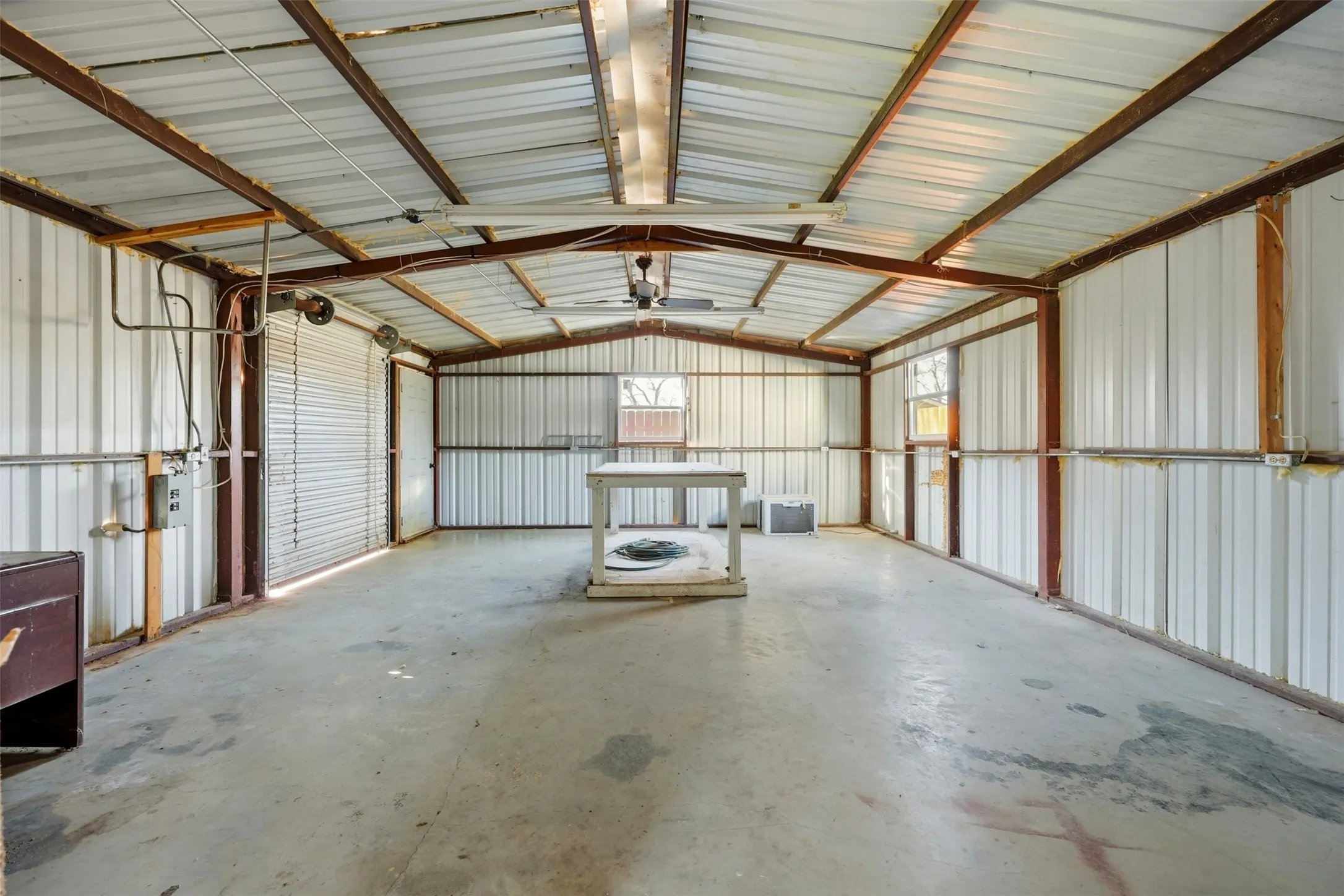 Single Family Residence For Sale in Johnson County , 502 Madison Street, Cleburne, Texas 76033, 3 Bedroom, 2 Bathroom, Garage spaces, 1,380 Sqft, built in 1983, Preowned, mls#21203529, Real Estate Agent in Cleburne, Homes For Sale in Johnson county, Homes For Sale in Cleburne, Realtor in Cleburne Texas, Real Estate Brokerage Independent Realty Texas, Luminita Cordes Realtor