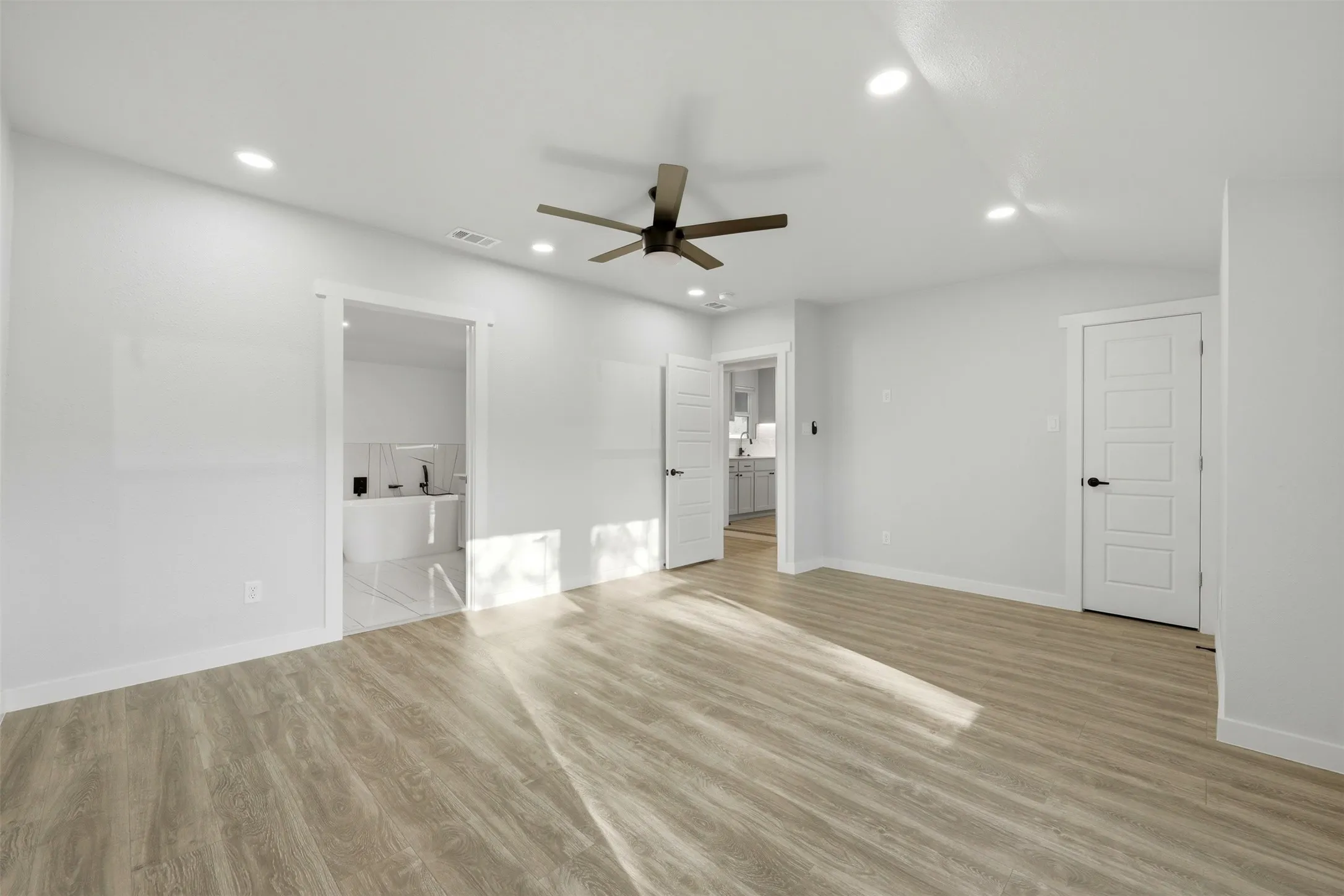 Single Family Residence For Sale in Johnson County , 502 Madison Street, Cleburne, Texas 76033, 3 Bedroom, 2 Bathroom, Garage spaces, 1,380 Sqft, built in 1983, Preowned, mls#21203529, Real Estate Agent in Cleburne, Homes For Sale in Johnson county, Homes For Sale in Cleburne, Realtor in Cleburne Texas, Real Estate Brokerage Independent Realty Texas, Luminita Cordes Realtor