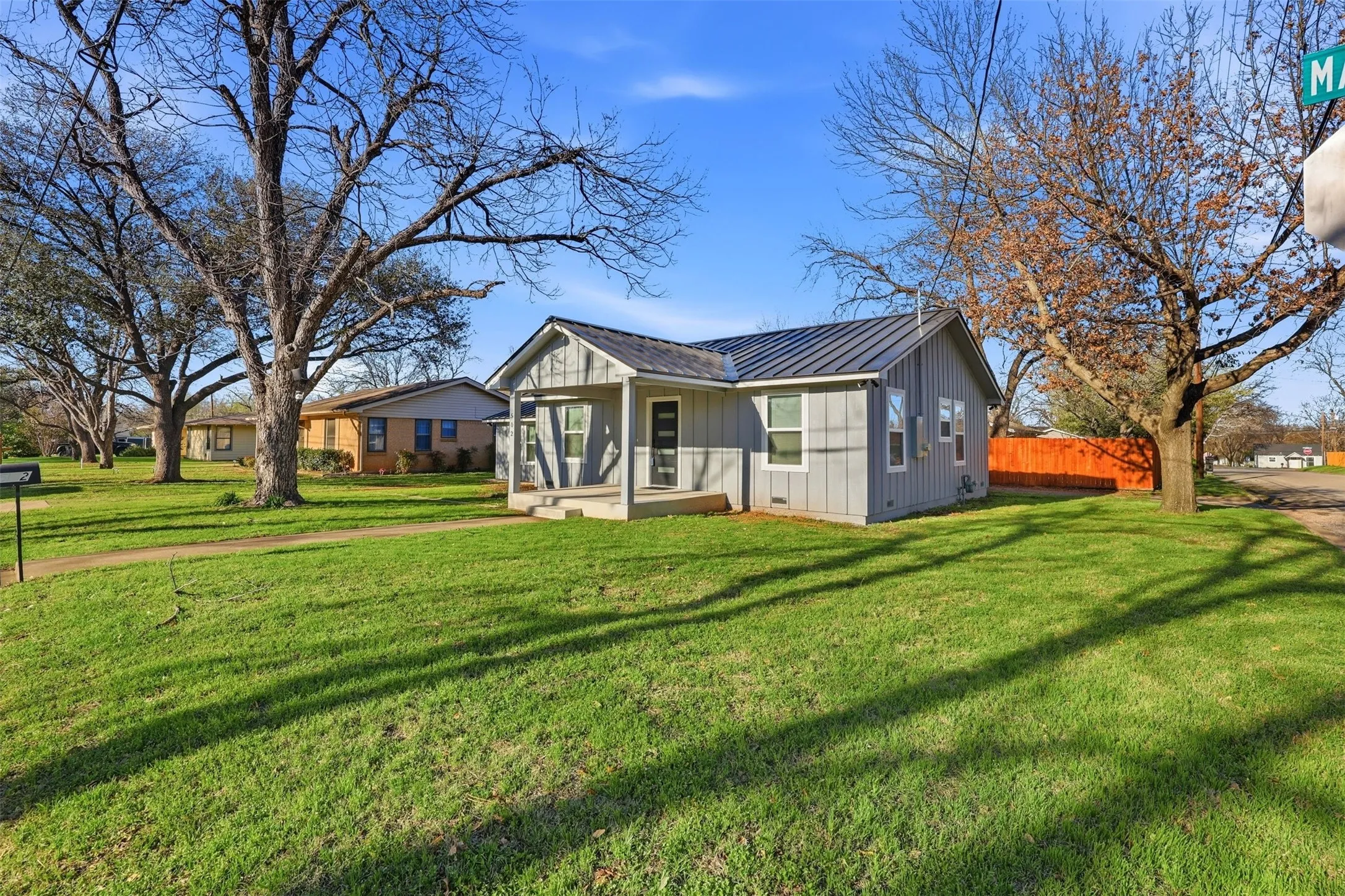 Single Family Residence For Sale in Johnson County , 502 Madison Street, Cleburne, Texas 76033, 3 Bedroom, 2 Bathroom, Garage spaces, 1,380 Sqft, built in 1983, Preowned, mls#21203529, Real Estate Agent in Cleburne, Homes For Sale in Johnson county, Homes For Sale in Cleburne, Realtor in Cleburne Texas, Real Estate Brokerage Independent Realty Texas, Luminita Cordes Realtor