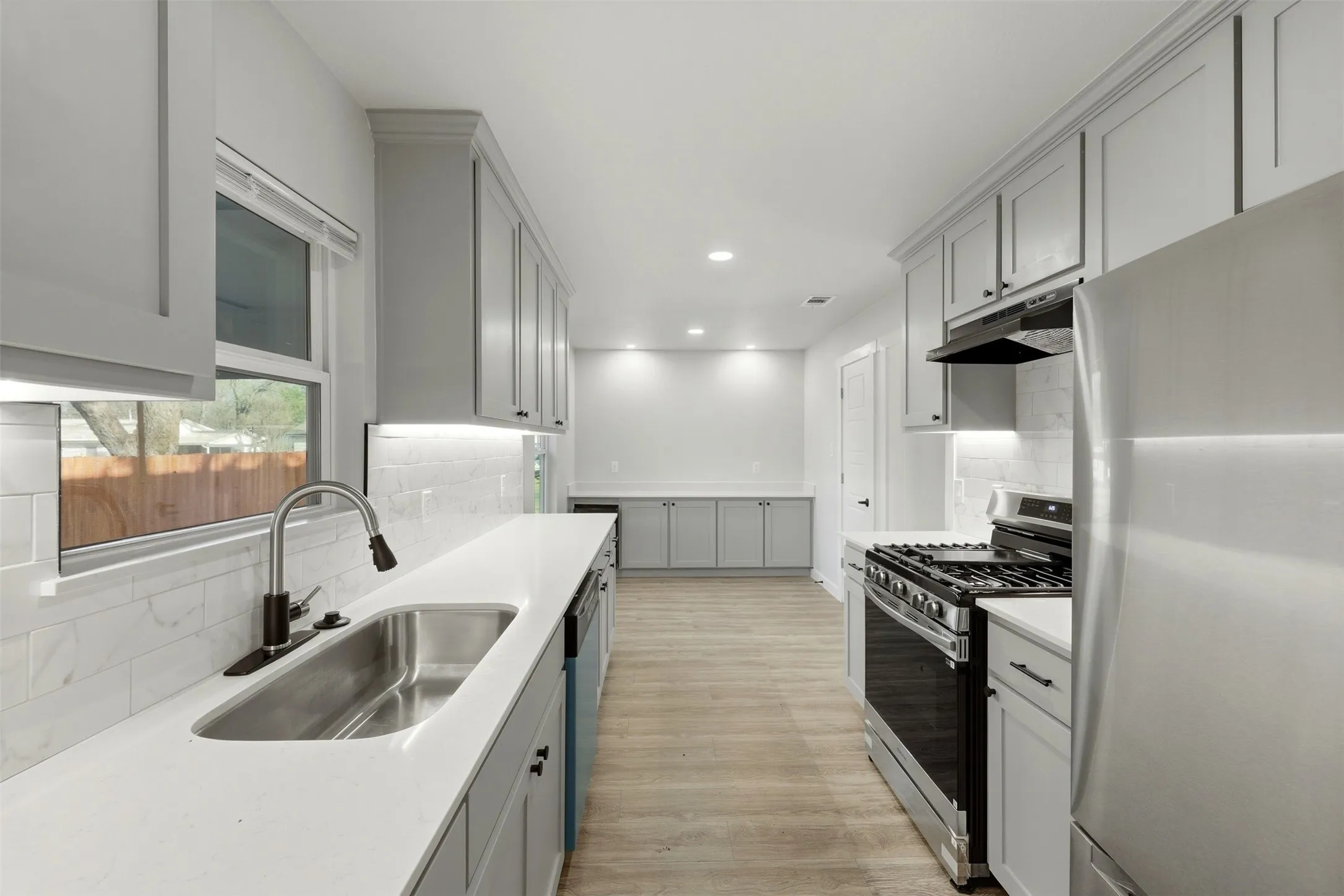 Fully updated kitchen with granite countertops, a tasteful backsplash and all new appliances.