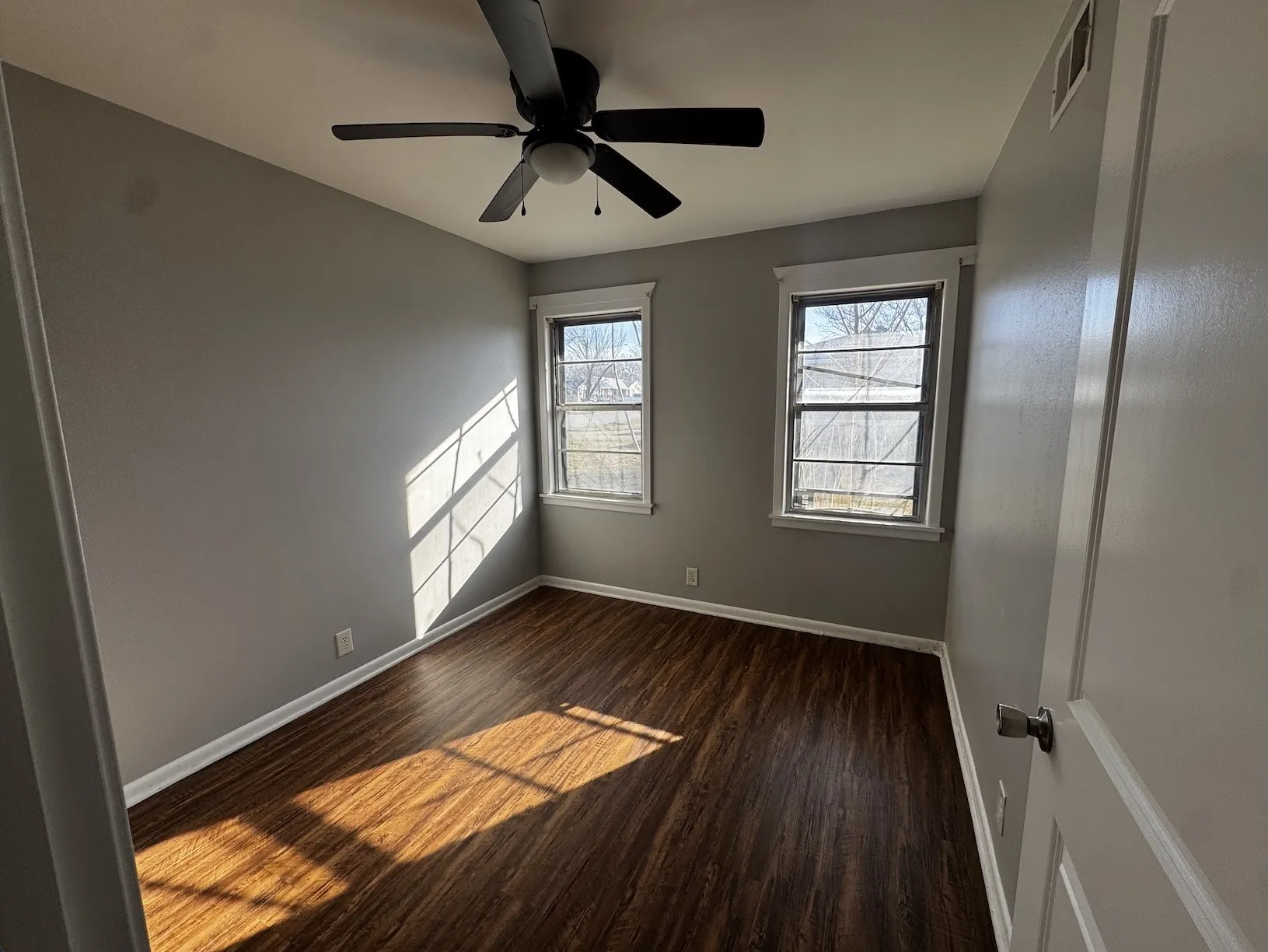 Single Family Residence For Sale in Ellis County , 600 E 5th Street, Ferris, Texas 75125, 2 Bedroom, 1 Bathroom, 1 Garage spaces, 943 Sqft, built in 1969, mls#21207822, Real Estate Agent in Ferris, Homes For Sale in Ellis county, Homes For Sale in Ferris, Realtor in Ferris Texas, Real Estate Brokerage Independent Realty Texas, Luminita Cordes Realtor