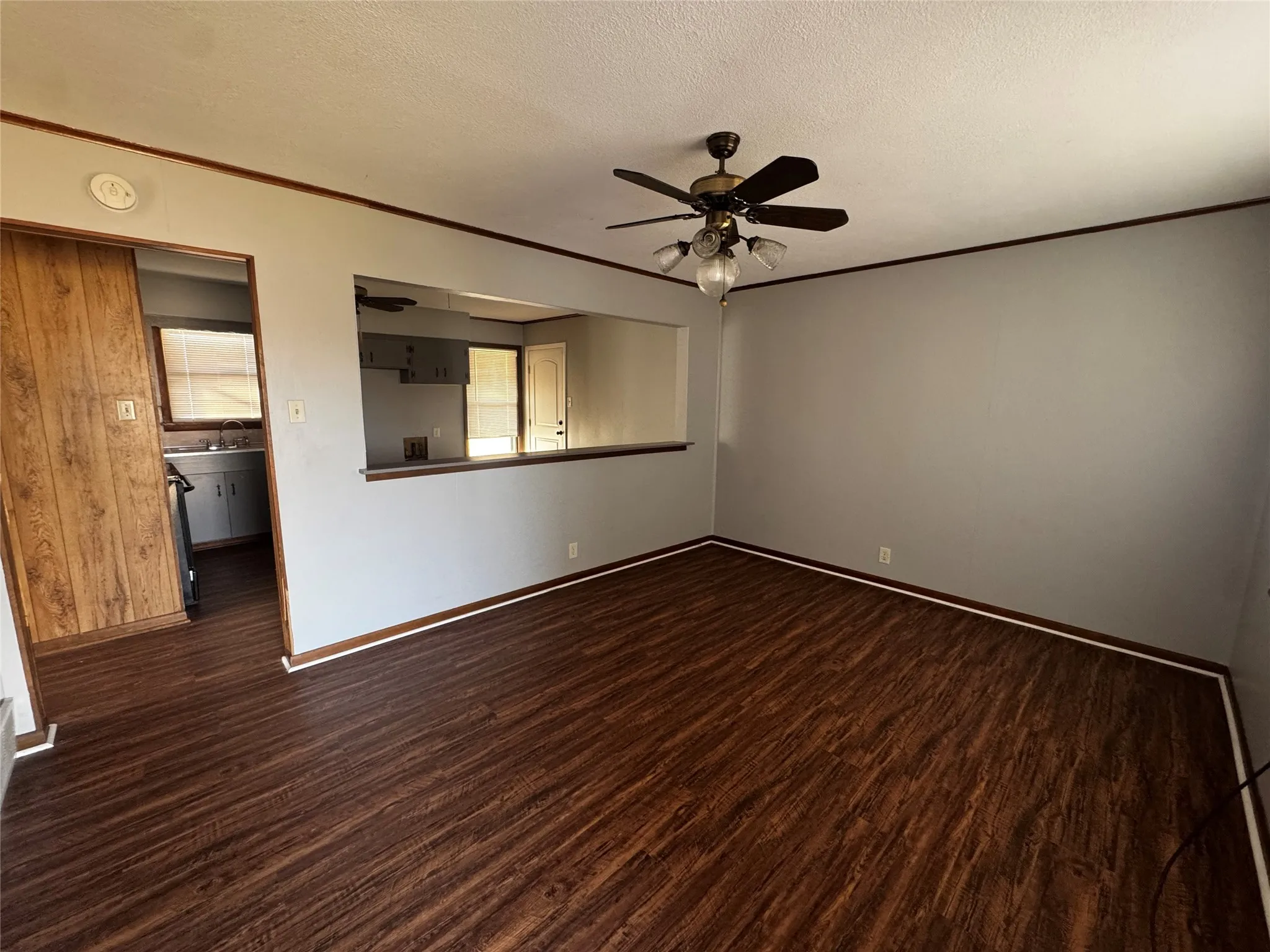 Single Family Residence For Sale in Ellis County , 600 E 5th Street, Ferris, Texas 75125, 2 Bedroom, 1 Bathroom, 1 Garage spaces, 943 Sqft, built in 1969, mls#21207822, Real Estate Agent in Ferris, Homes For Sale in Ellis county, Homes For Sale in Ferris, Realtor in Ferris Texas, Real Estate Brokerage Independent Realty Texas, Luminita Cordes Realtor