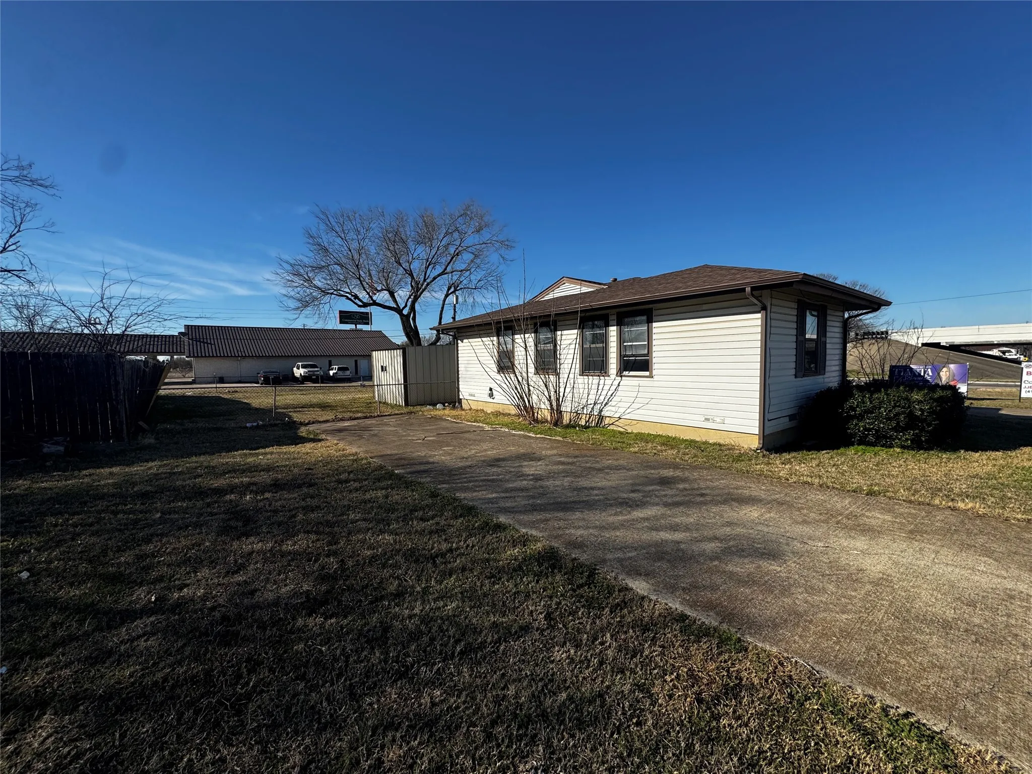 Single Family Residence For Sale in Ellis County , 600 E 5th Street, Ferris, Texas 75125, 2 Bedroom, 1 Bathroom, 1 Garage spaces, 943 Sqft, built in 1969, mls#21207822, Real Estate Agent in Ferris, Homes For Sale in Ellis county, Homes For Sale in Ferris, Realtor in Ferris Texas, Real Estate Brokerage Independent Realty Texas, Luminita Cordes Realtor