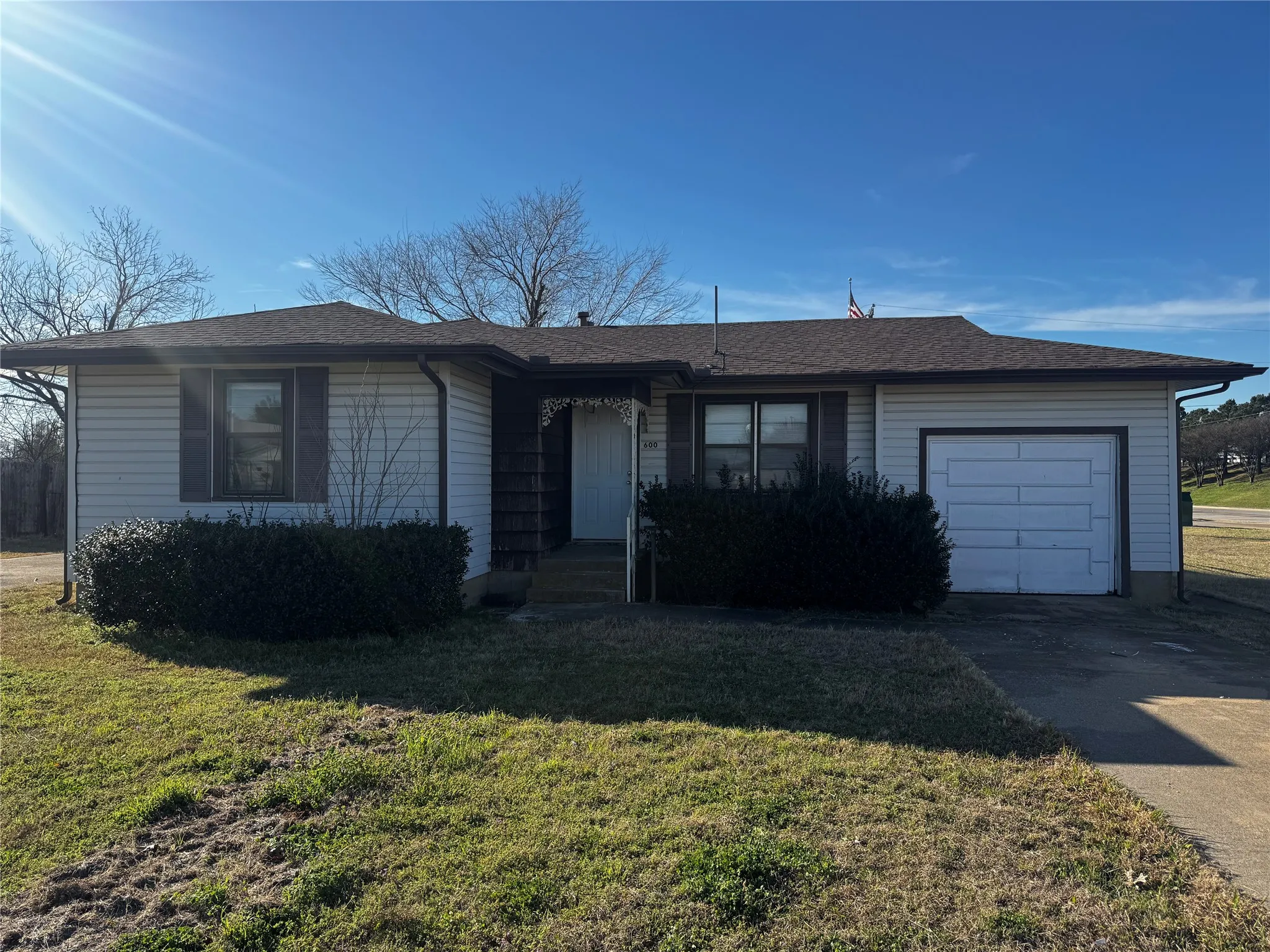 Single Family Residence For Sale in Ellis County , 600 E 5th Street, Ferris, Texas 75125, 2 Bedroom, 1 Bathroom, 1 Garage spaces, 943 Sqft, built in 1969, mls#21207822, Real Estate Agent in Ferris, Homes For Sale in Ellis county, Homes For Sale in Ferris, Realtor in Ferris Texas, Real Estate Brokerage Independent Realty Texas, Luminita Cordes Realtor