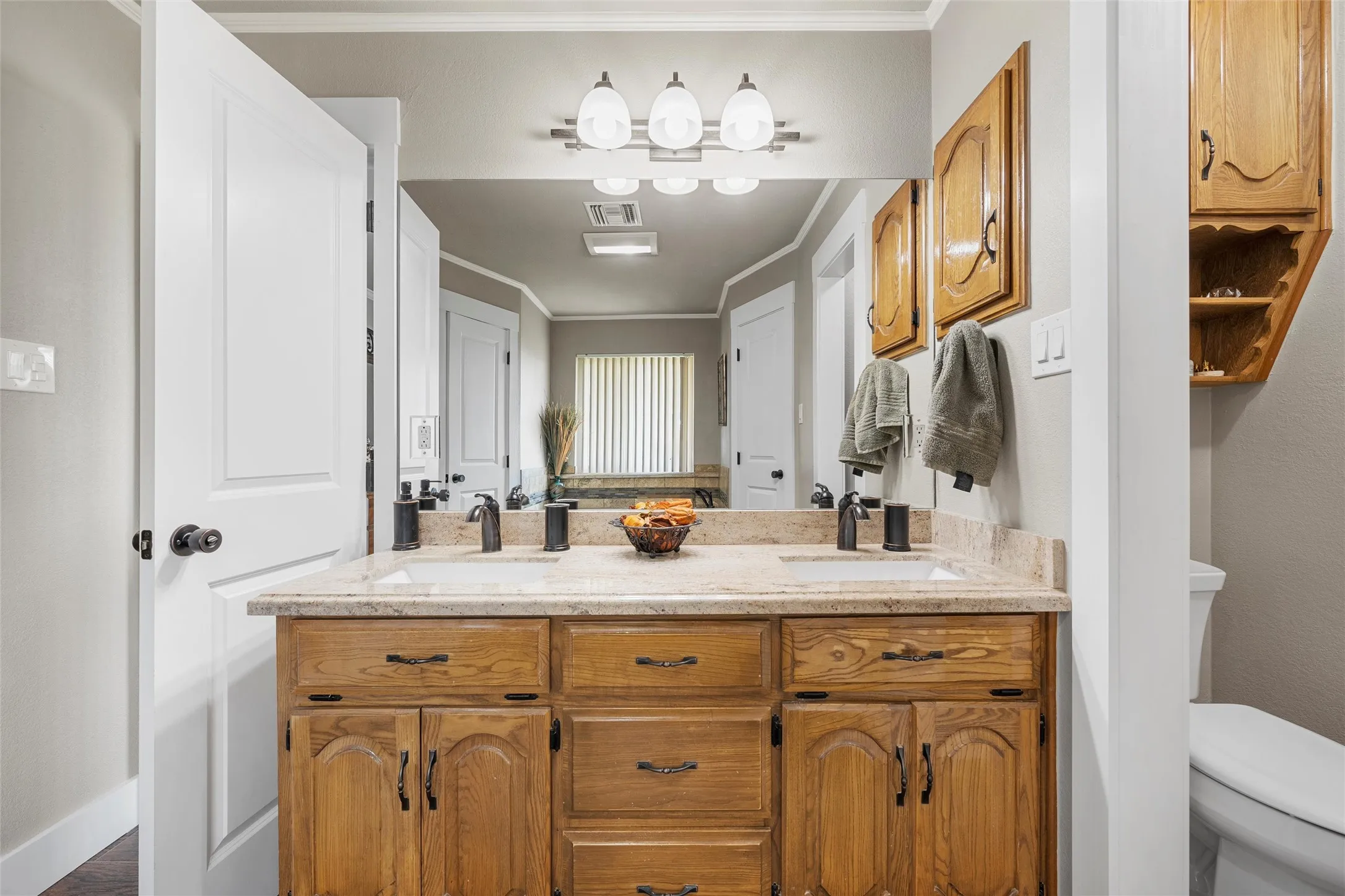 Single Family Residence For Sale in Mc Lennan County , 11541 Old Dallas Road, West, Texas 76691, 3 Bedroom, 2 Bathroom, 2 Garage spaces, 2,089 Sqft, built in 1986, mls#21182648, Real Estate Agent in West, Homes For Sale in Mc Lennan county, Homes For Sale in West, Realtor in West Texas, Real Estate Brokerage Independent Realty Texas, Luminita Cordes Realtor