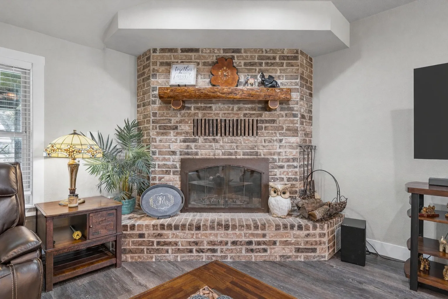Single Family Residence For Sale in Mc Lennan County , 11541 Old Dallas Road, West, Texas 76691, 3 Bedroom, 2 Bathroom, 2 Garage spaces, 2,089 Sqft, built in 1986, mls#21182648, Real Estate Agent in West, Homes For Sale in Mc Lennan county, Homes For Sale in West, Realtor in West Texas, Real Estate Brokerage Independent Realty Texas, Luminita Cordes Realtor