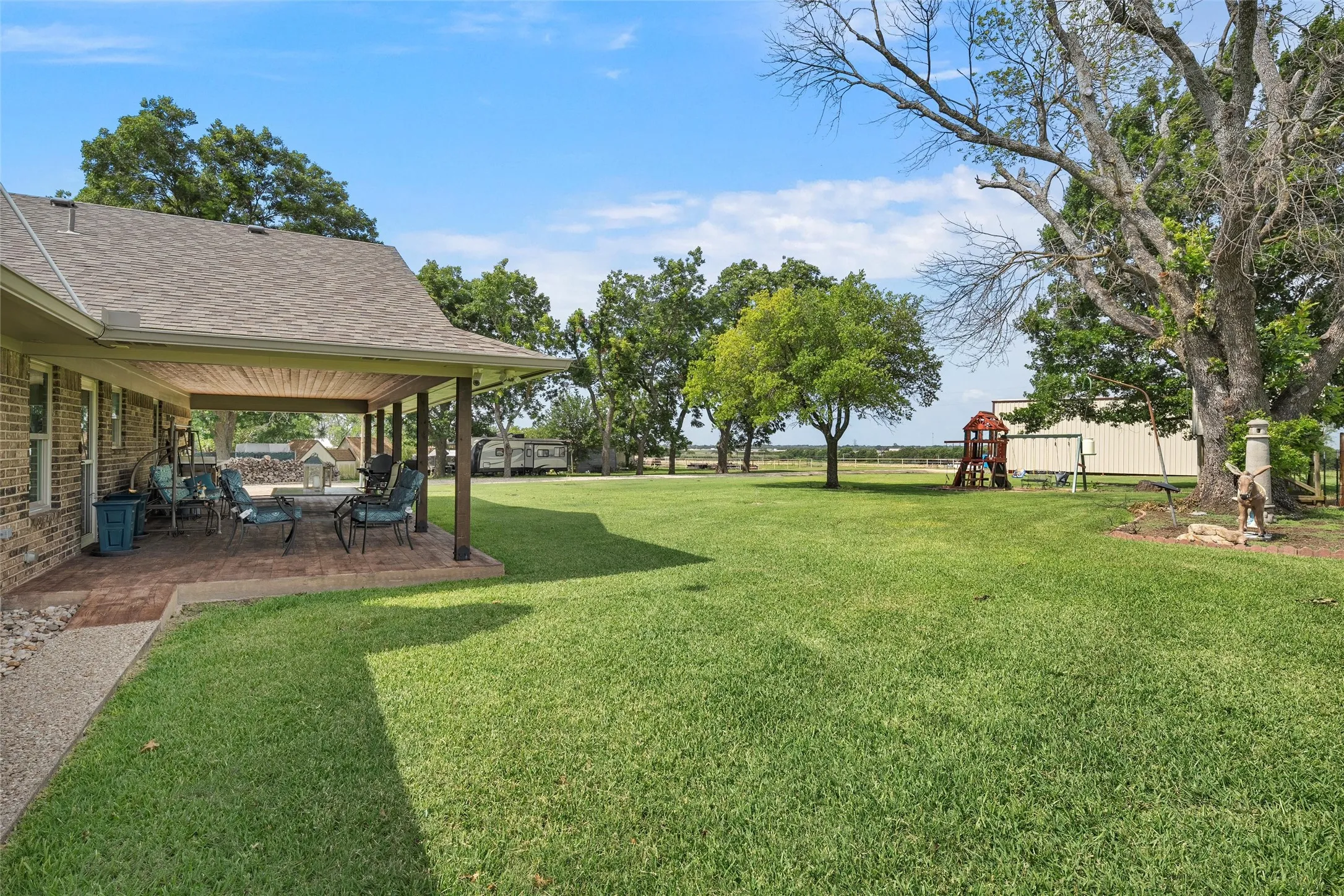 Single Family Residence For Sale in Mc Lennan County , 11541 Old Dallas Road, West, Texas 76691, 3 Bedroom, 2 Bathroom, 2 Garage spaces, 2,089 Sqft, built in 1986, mls#21182648, Real Estate Agent in West, Homes For Sale in Mc Lennan county, Homes For Sale in West, Realtor in West Texas, Real Estate Brokerage Independent Realty Texas, Luminita Cordes Realtor