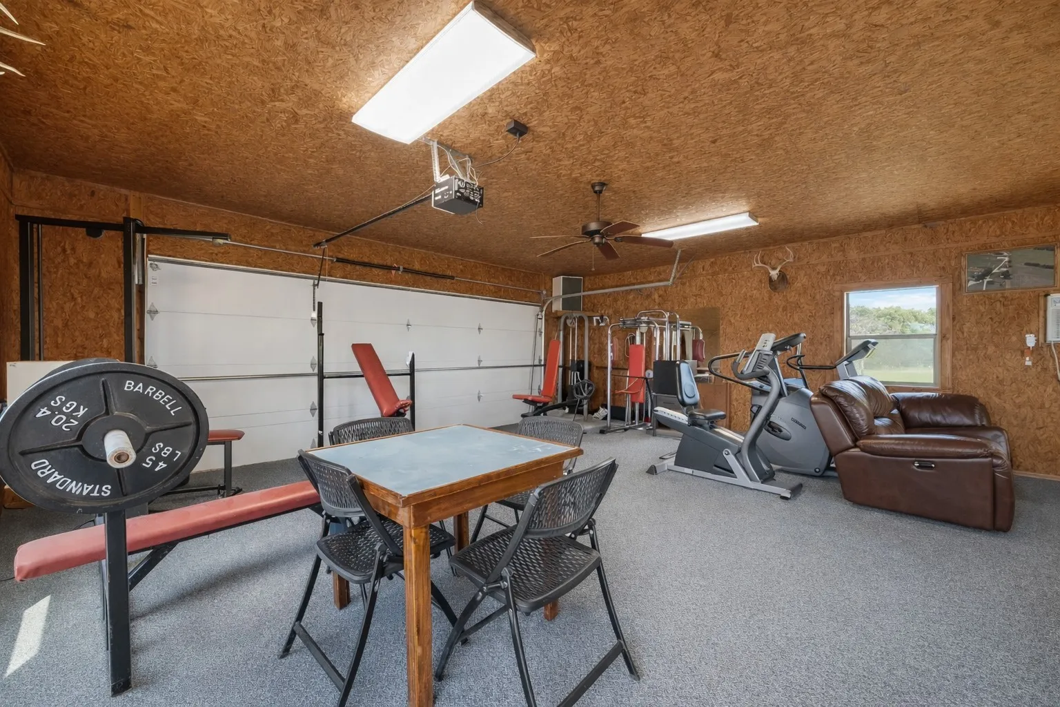 Single Family Residence For Sale in Mc Lennan County , 11541 Old Dallas Road, West, Texas 76691, 3 Bedroom, 2 Bathroom, 2 Garage spaces, 2,089 Sqft, built in 1986, mls#21182648, Real Estate Agent in West, Homes For Sale in Mc Lennan county, Homes For Sale in West, Realtor in West Texas, Real Estate Brokerage Independent Realty Texas, Luminita Cordes Realtor