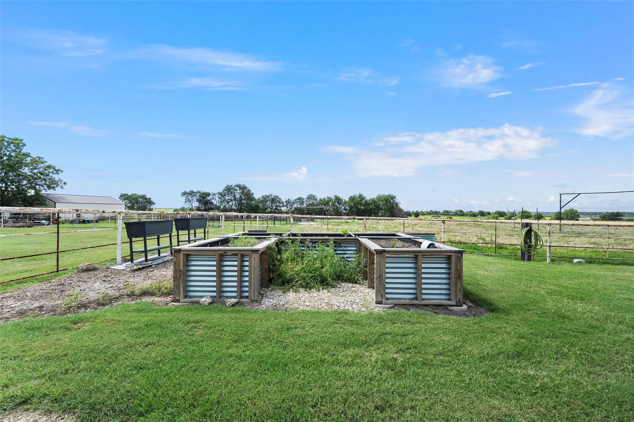 Single Family Residence For Sale in Mc Lennan County , 11541 Old Dallas Road, West, Texas 76691, 3 Bedroom, 2 Bathroom, 2 Garage spaces, 2,089 Sqft, built in 1986, mls#21182648, Real Estate Agent in West, Homes For Sale in Mc Lennan county, Homes For Sale in West, Realtor in West Texas, Real Estate Brokerage Independent Realty Texas, Luminita Cordes Realtor